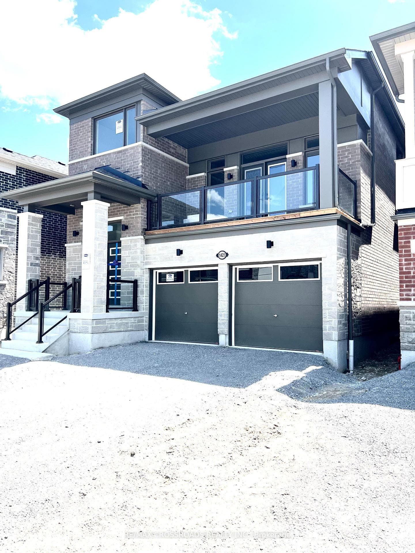 1421 Mockingbird Square photo 2