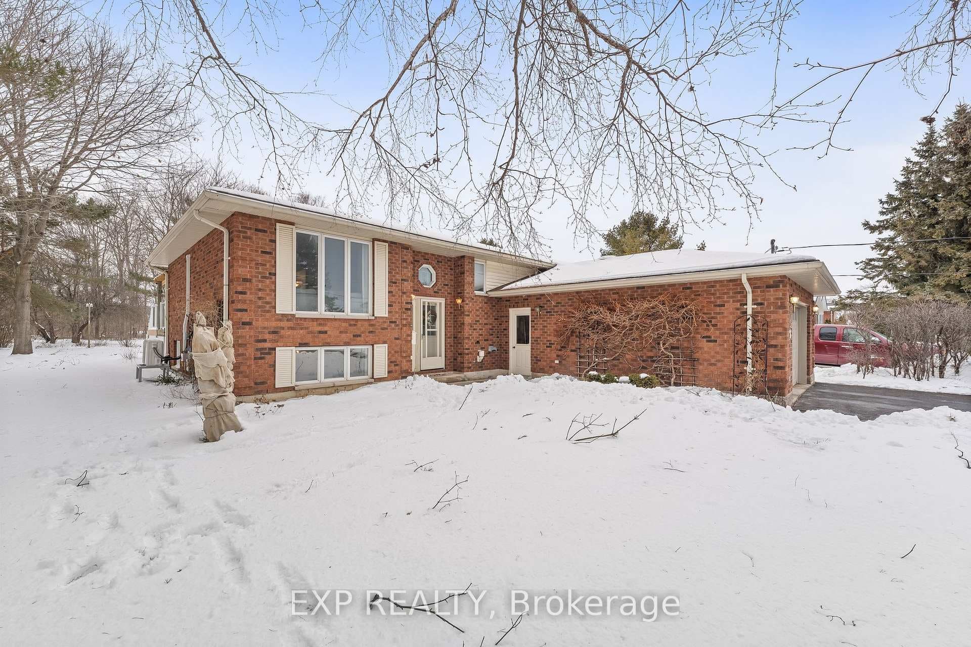 34 BUTLER Street photo 1