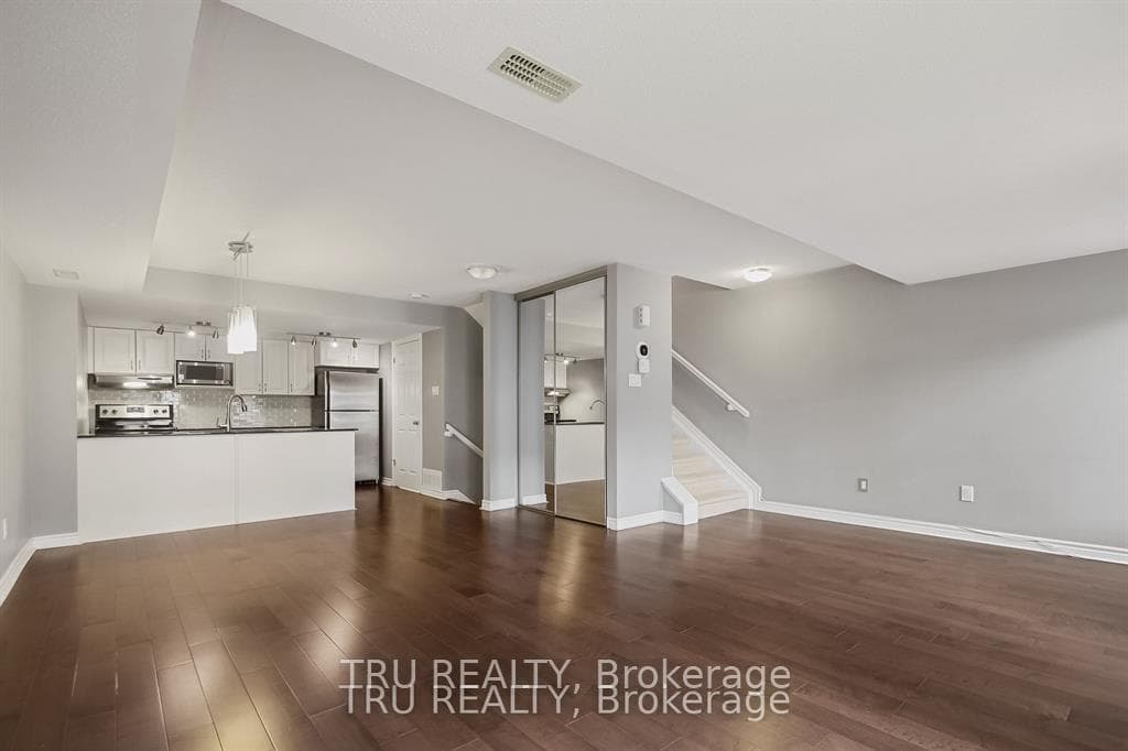 122 Lindenshade Drive Unit 19 photo 14