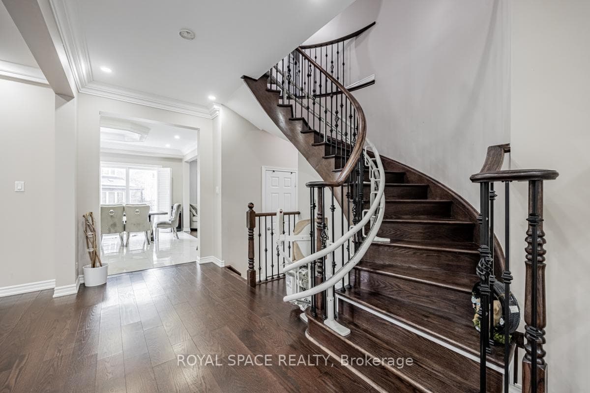 21 Belgium Crescent photo 8