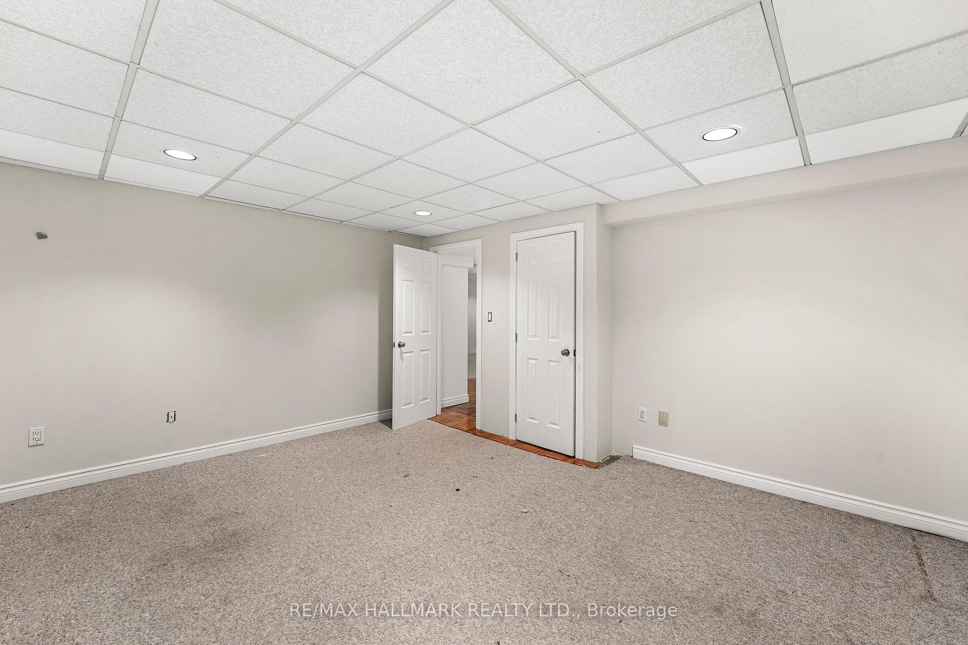 126 Thicketwood Boulevard photo 34