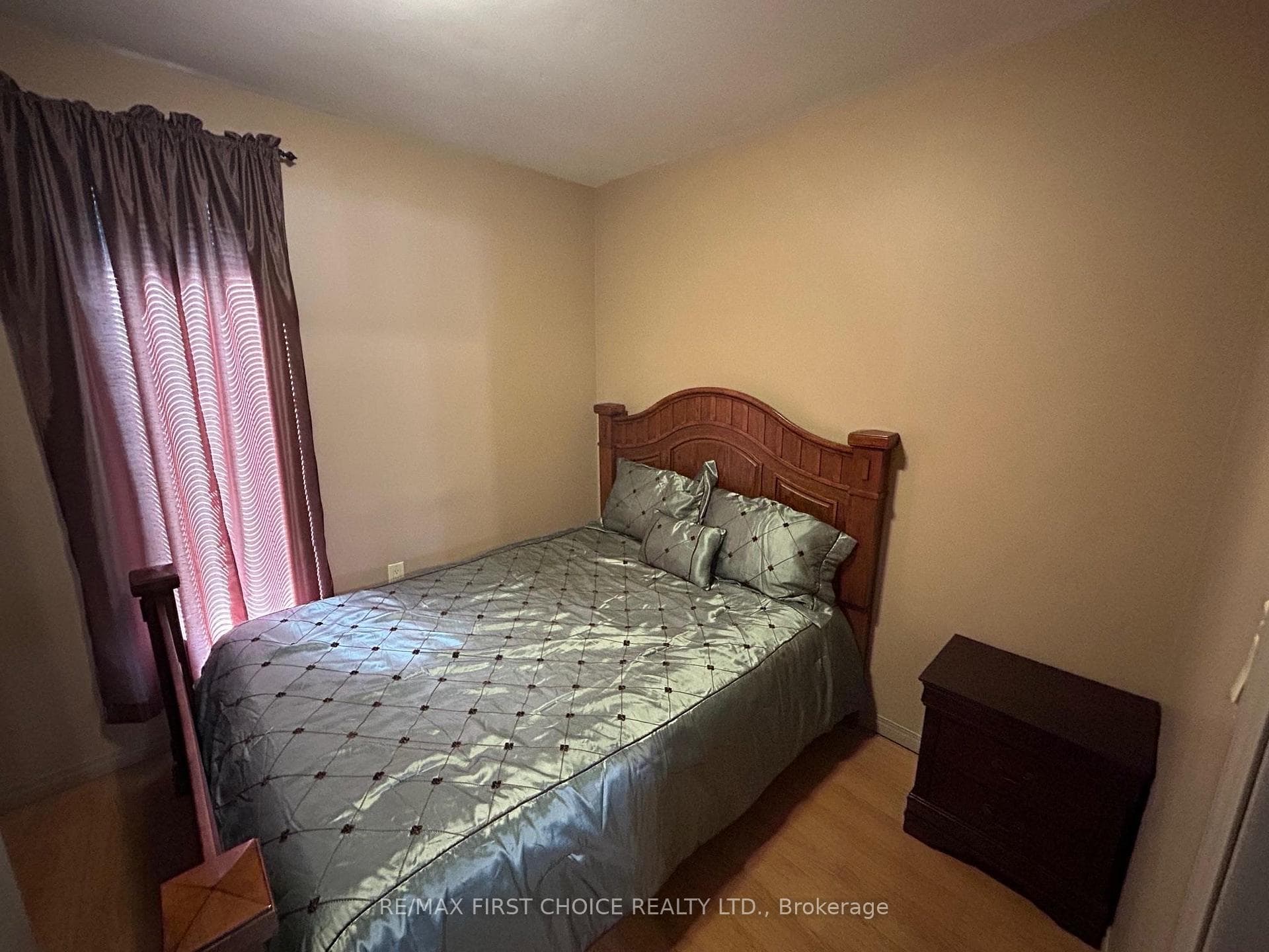 413 Regina Avenue photo 9