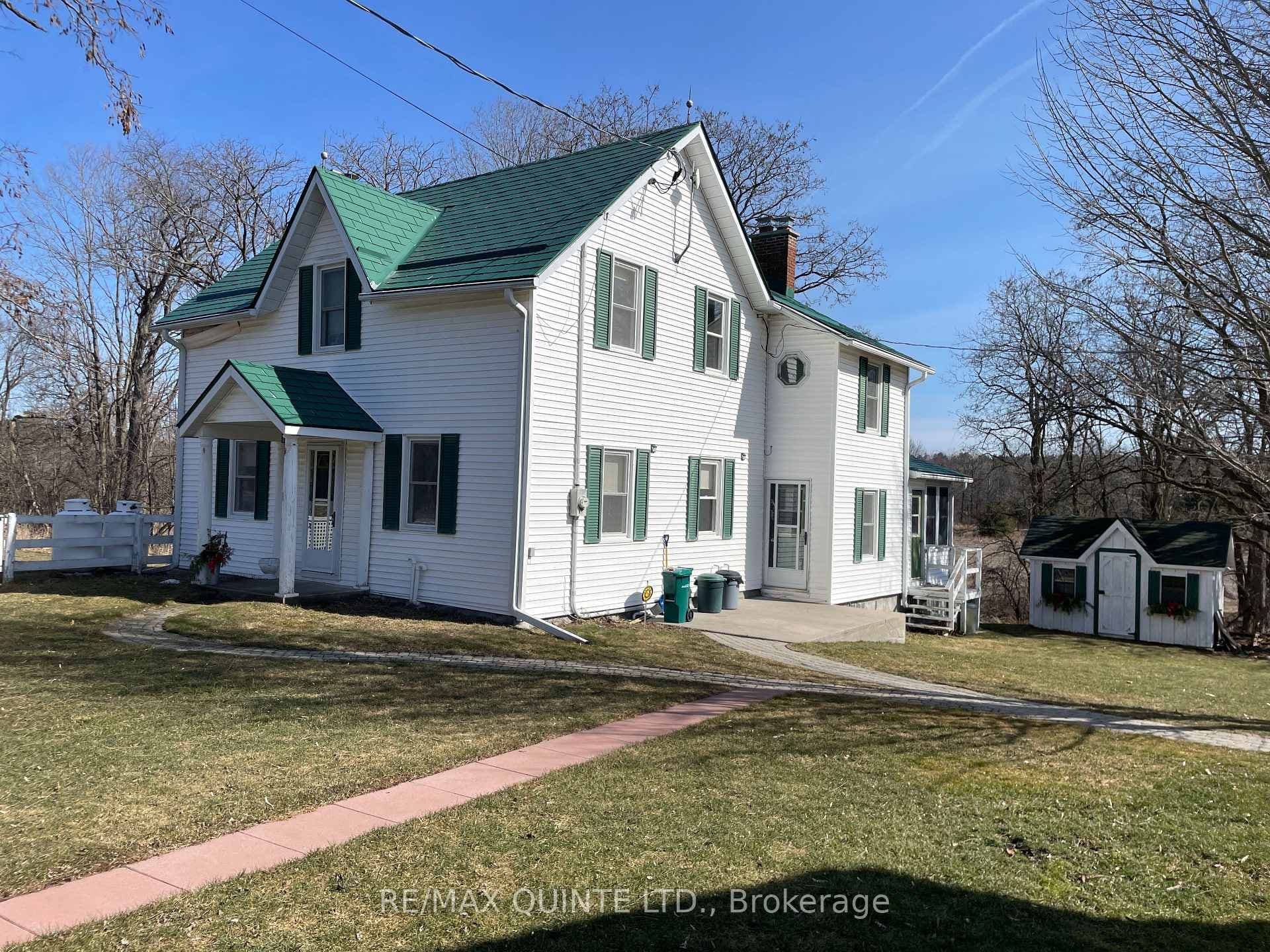 136 TOWNSEND Road photo 2