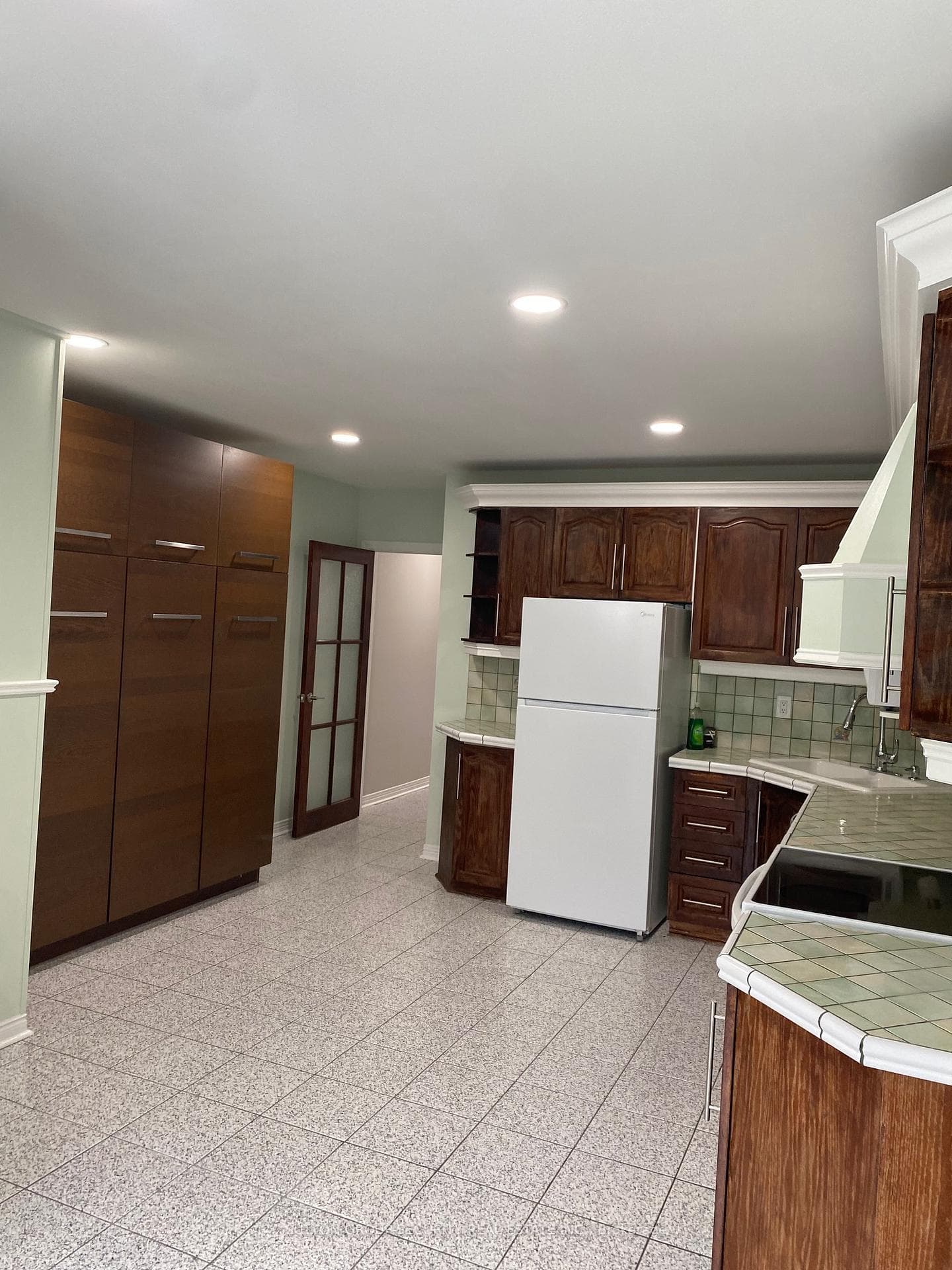 482 Westmount Avenue photo 34