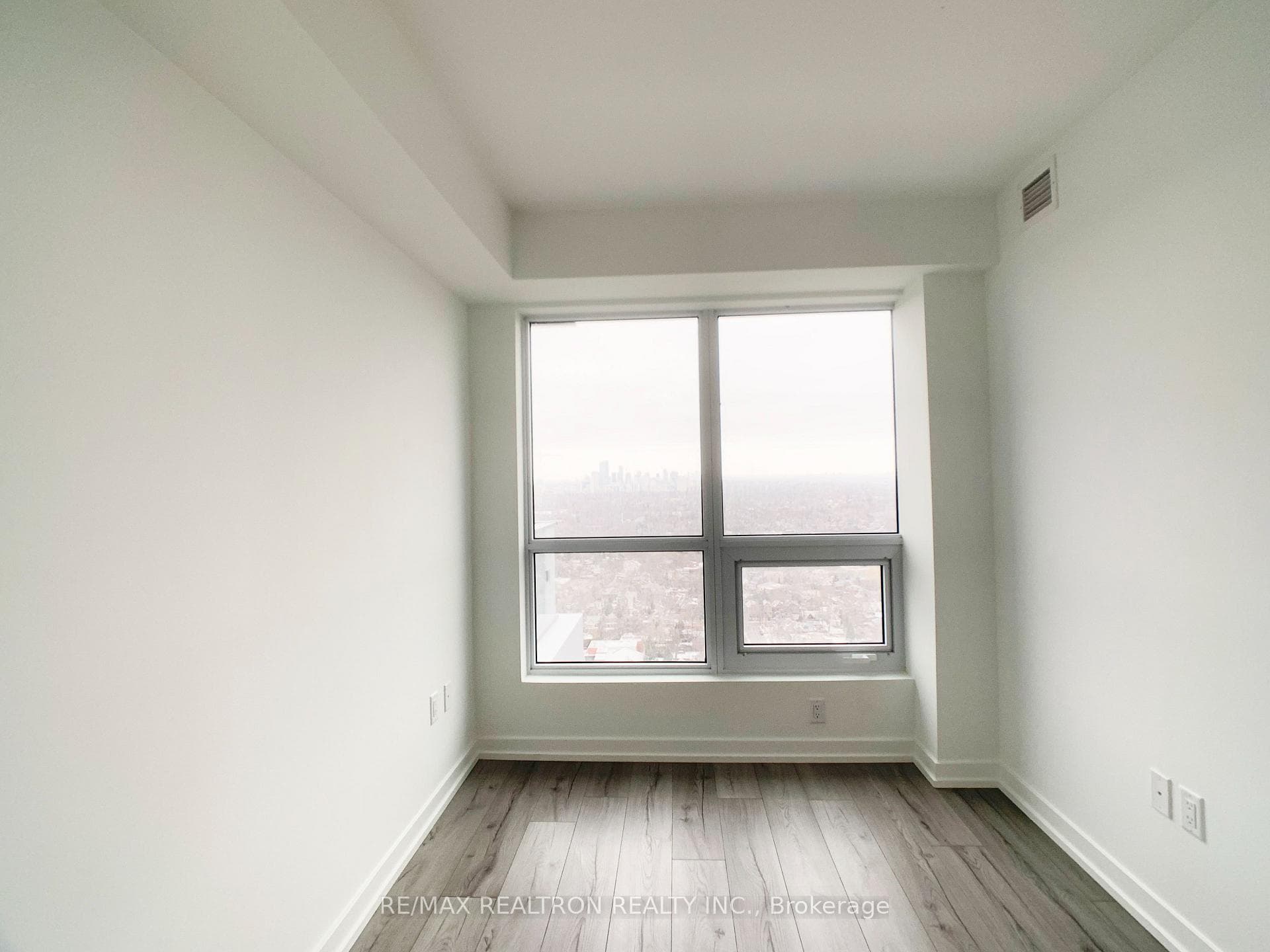 395 Bloor Street Unit 3907 photo 10