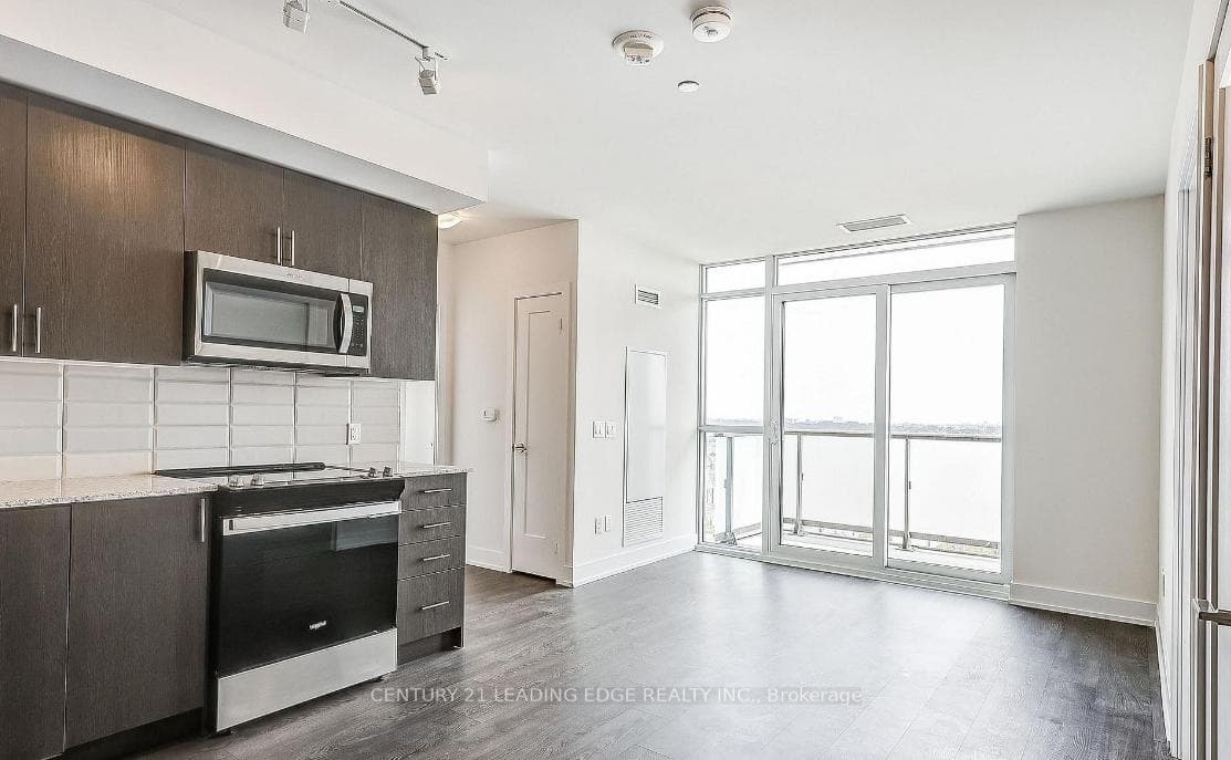 2550 Simcoe Street Unit 716 photo 4