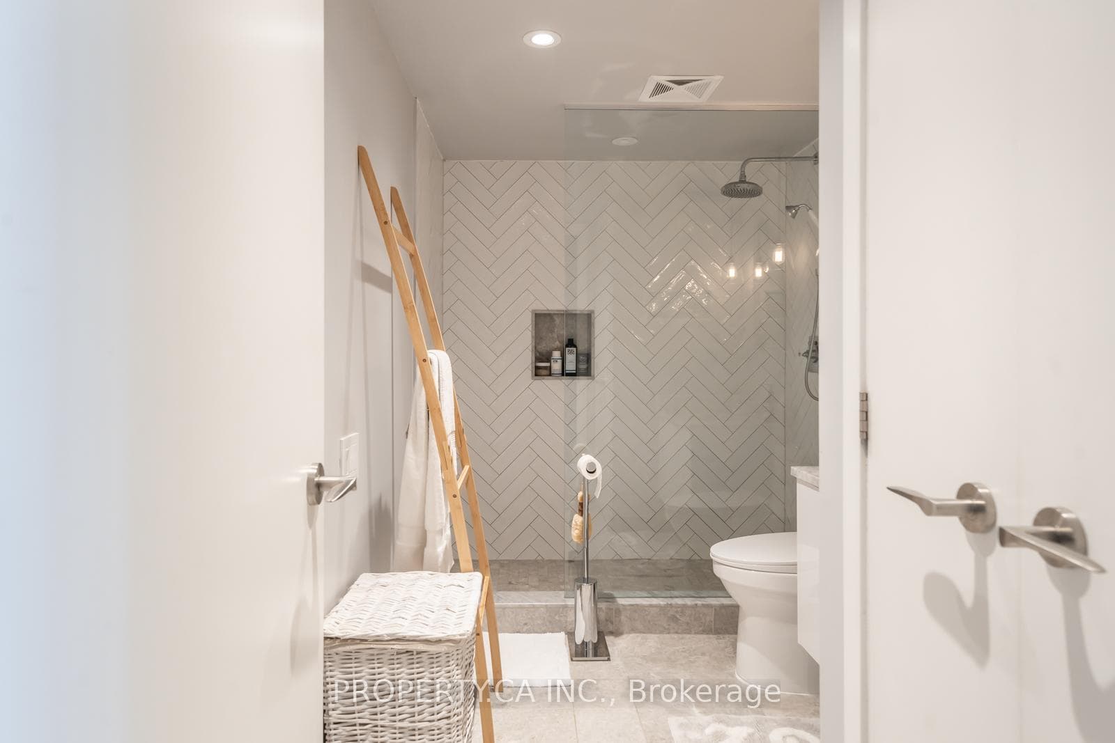 75 Portland Street Unit 1001 photo 21