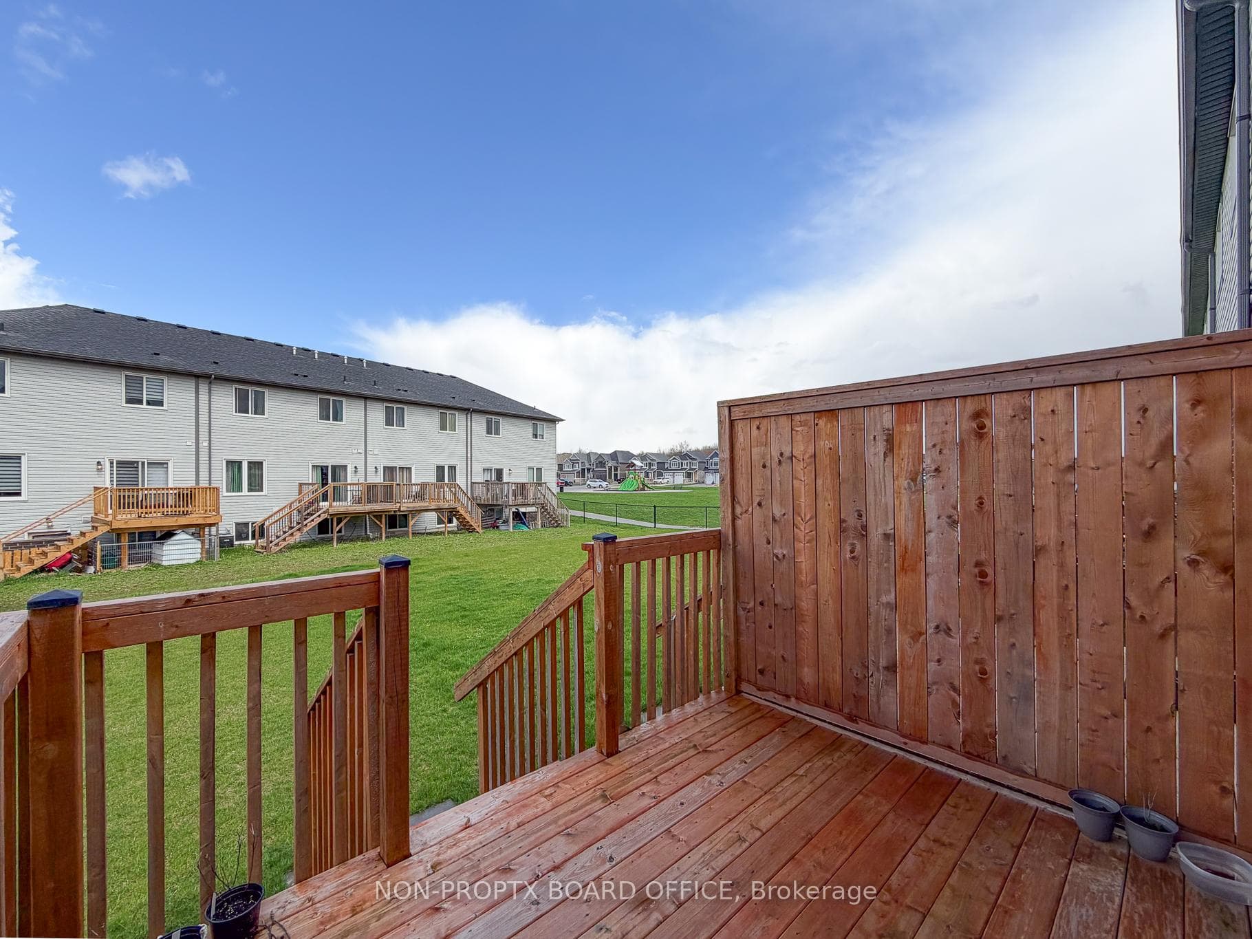 105 Alicia Crescent photo 7