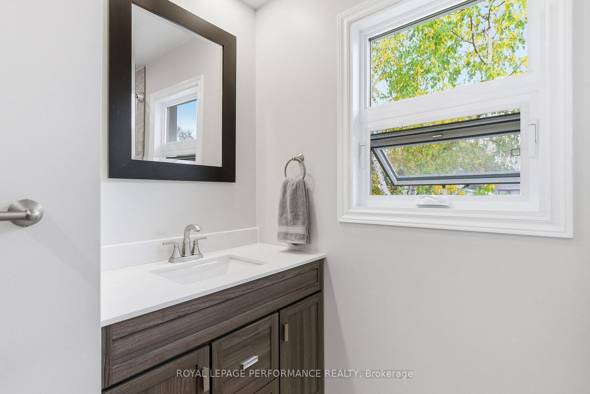 178 Robert Street photo 14