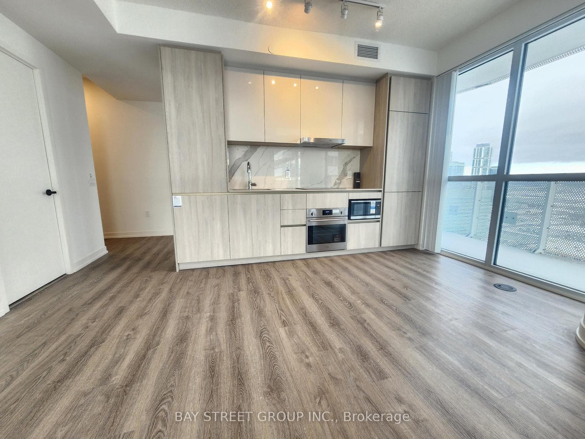 8 Interchange Way Unit 3009 photo 8
