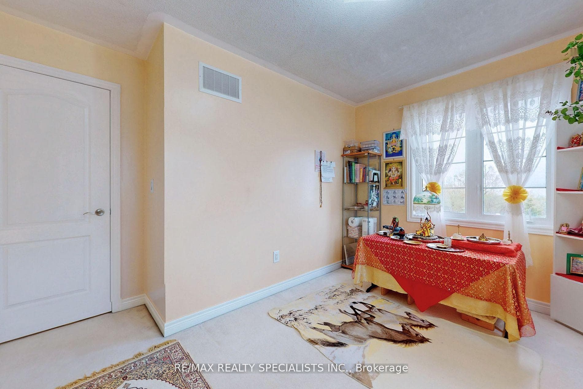 37 Versailles Crescent photo 35