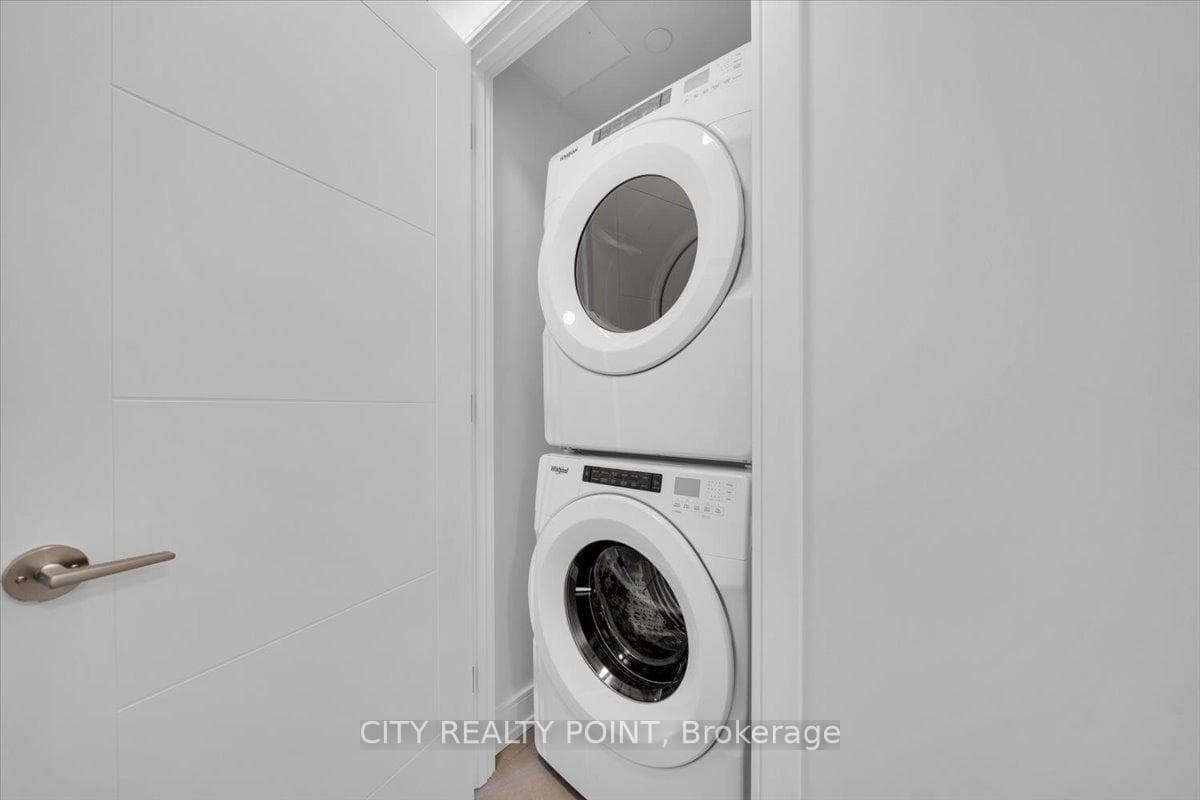 664 Spadina Avenue Unit 209 photo 2