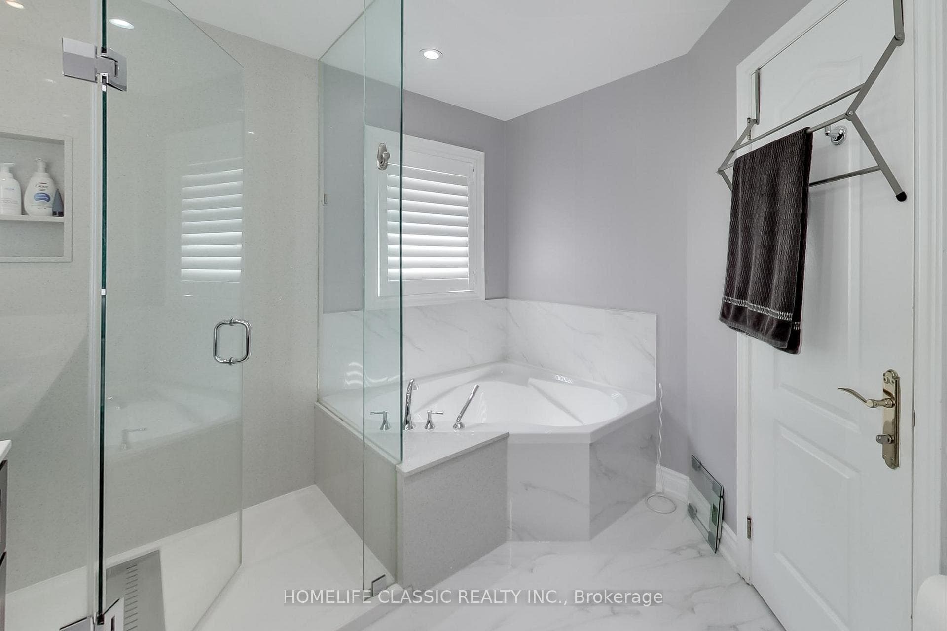 139 Villandry Crescent photo 18