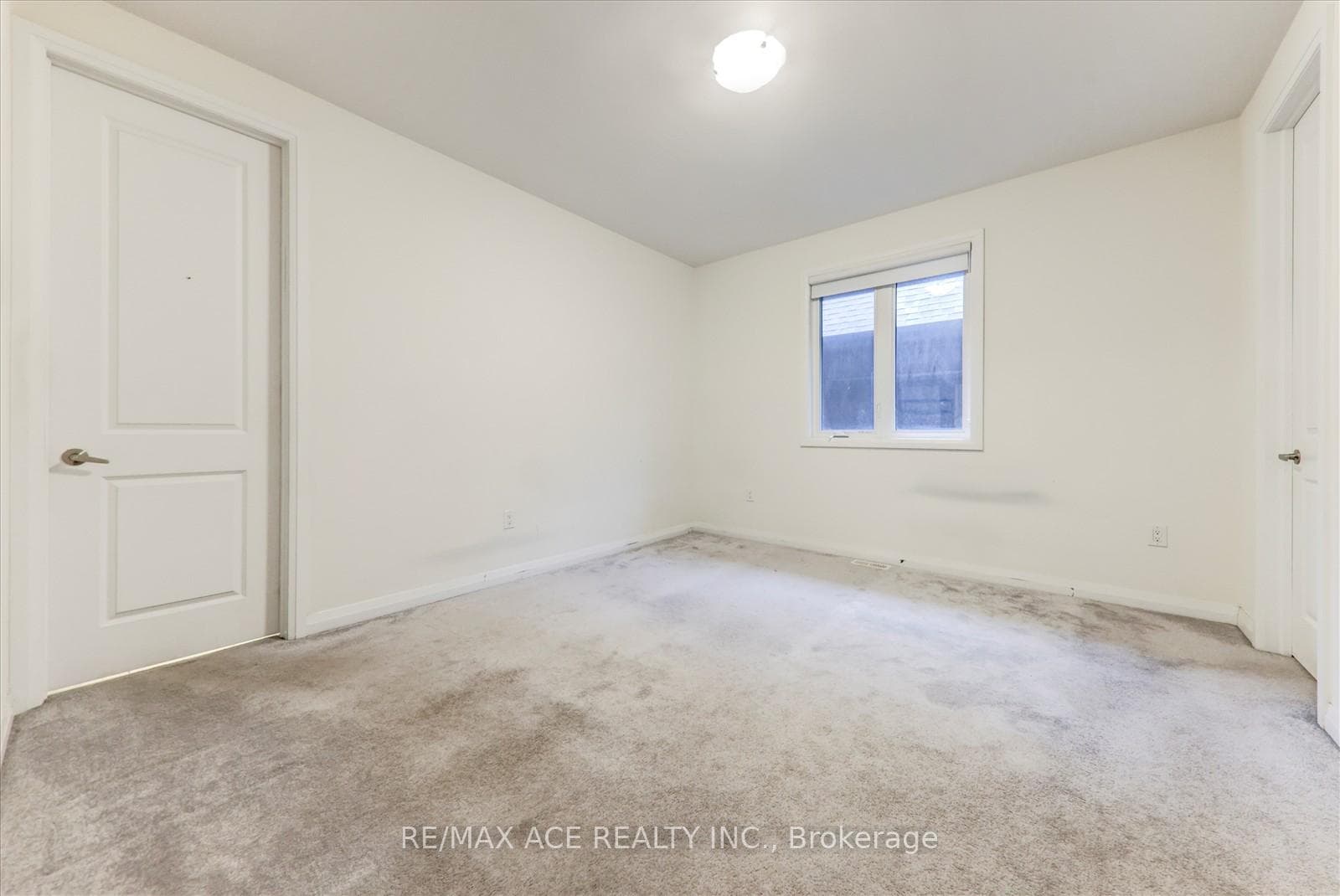 98 Markview Road photo 27