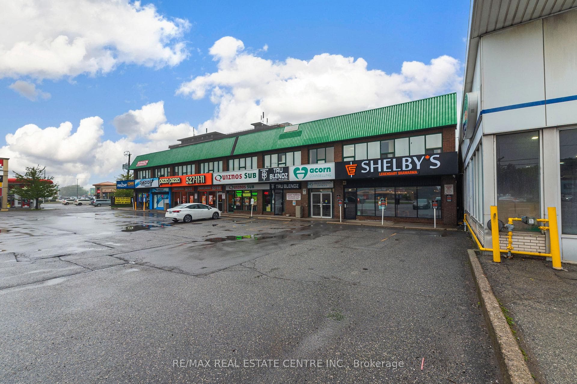 847 Upper James Street photo 2