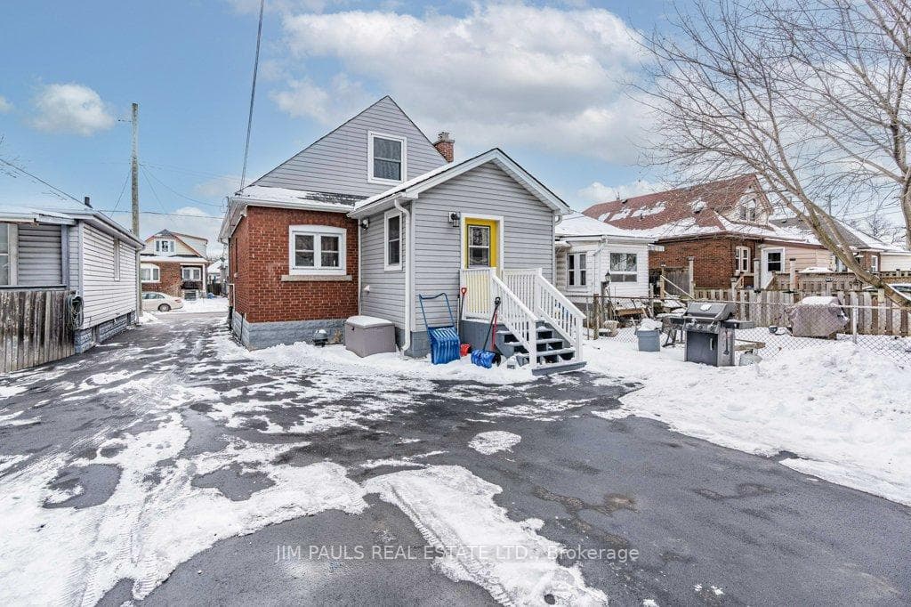 145 Weir Street photo 35