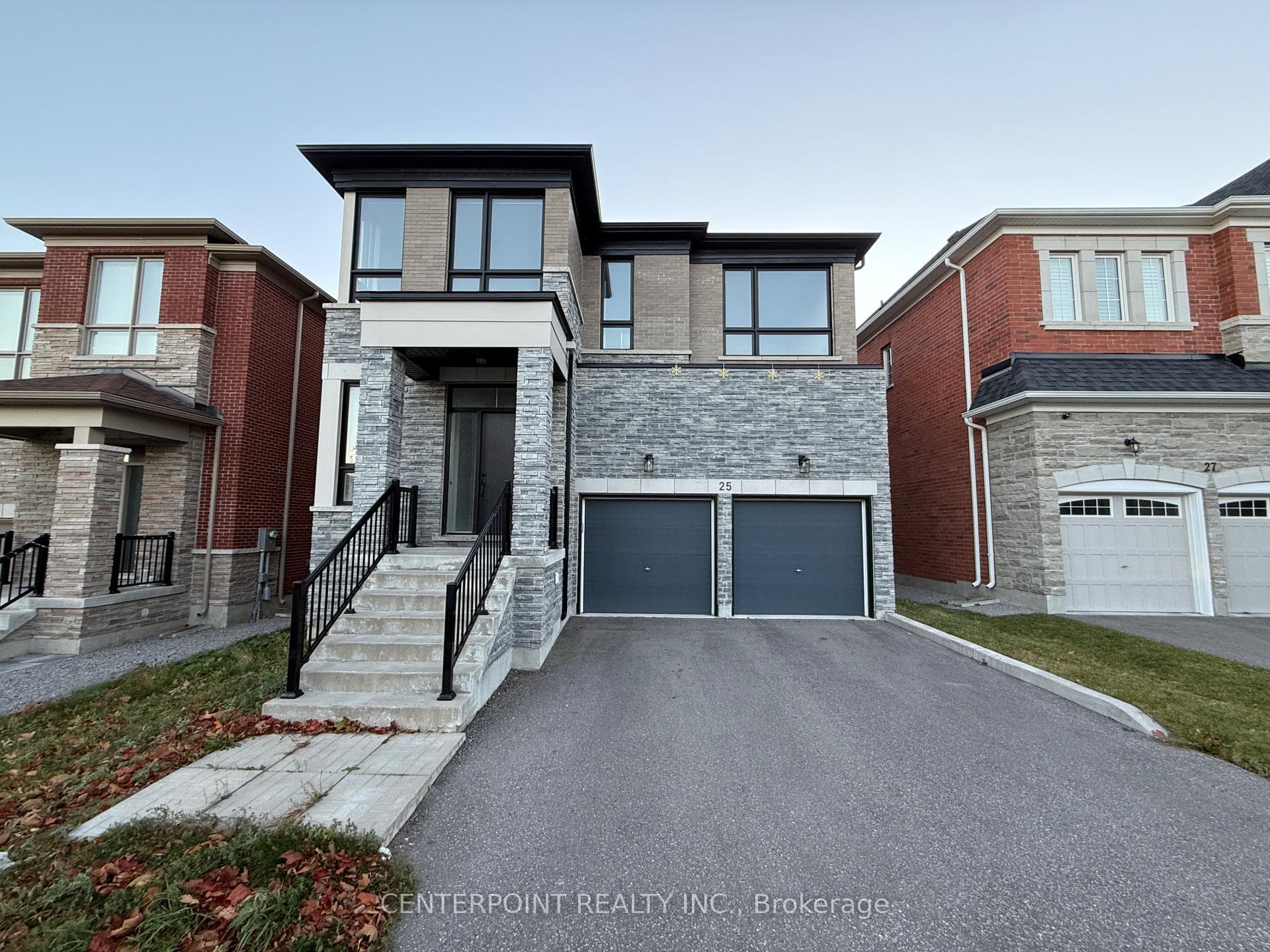 25 Leary Crescent photo 1