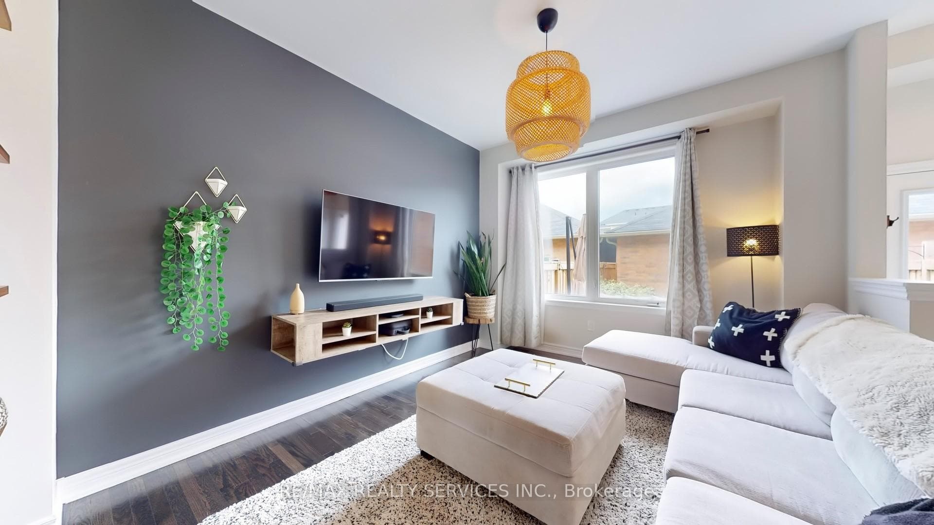 256 Inspire Boulevard photo 4