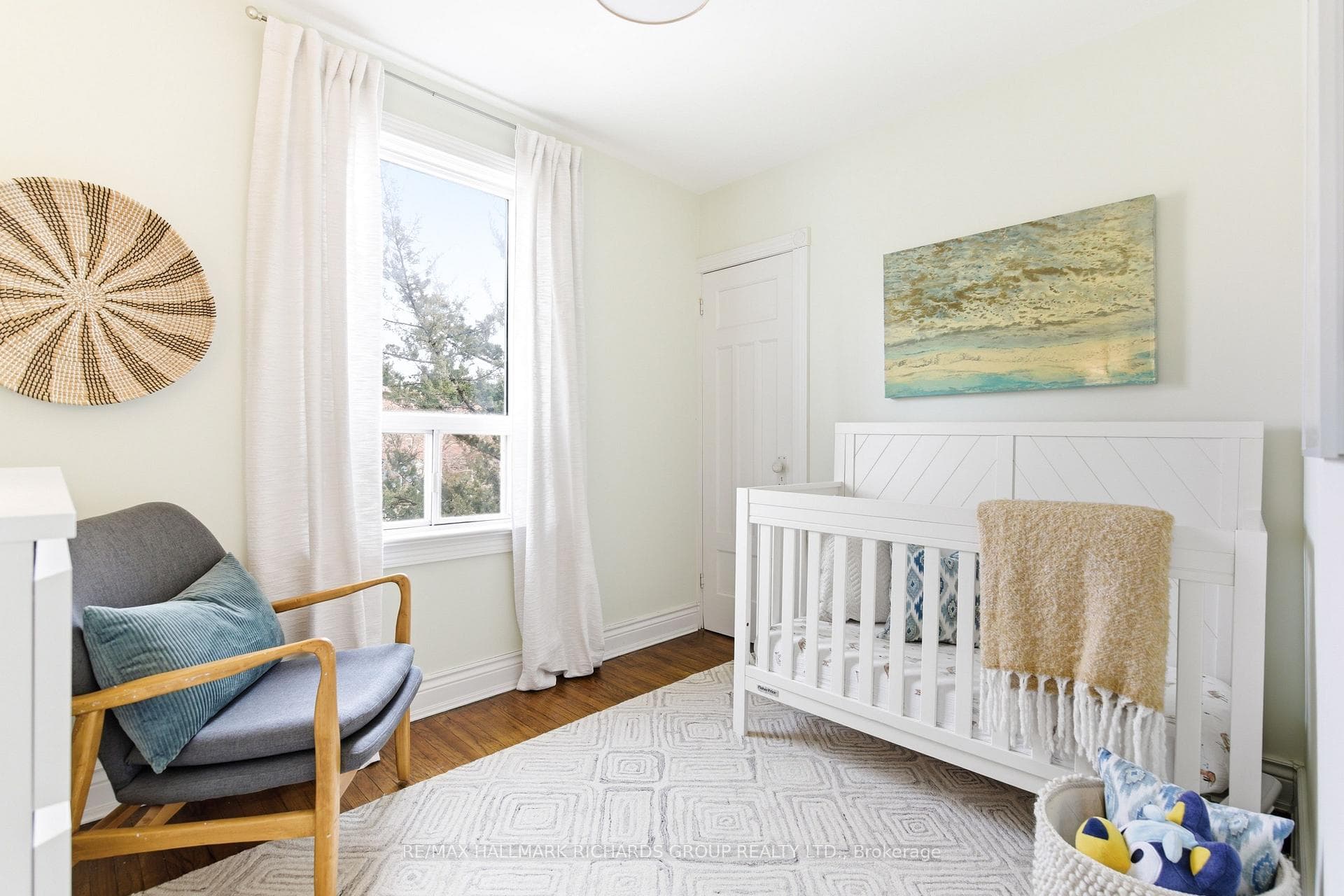 32 Costain Avenue photo 13