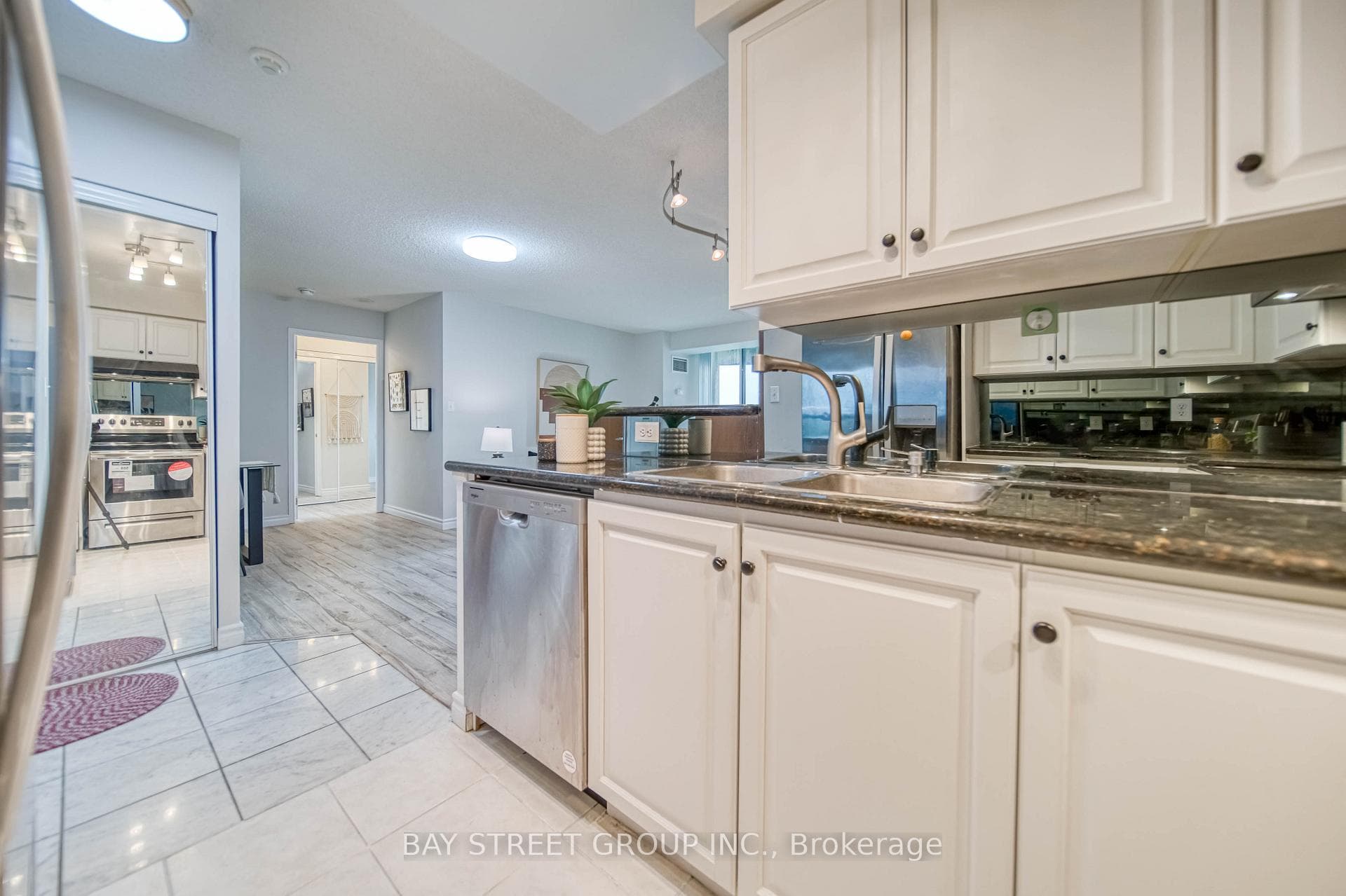 23 Lorraine Drive Unit 1109 photo 6