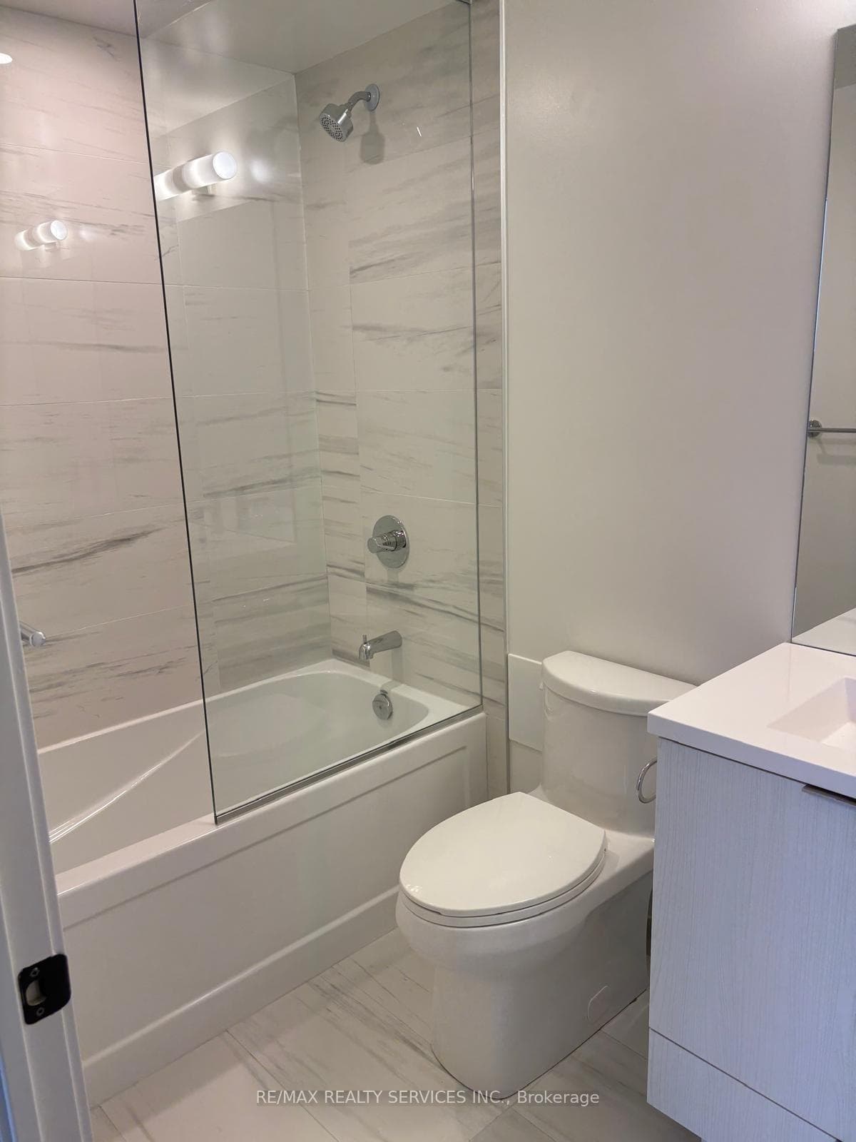 8 Interchange Way Unit 509 photo 28