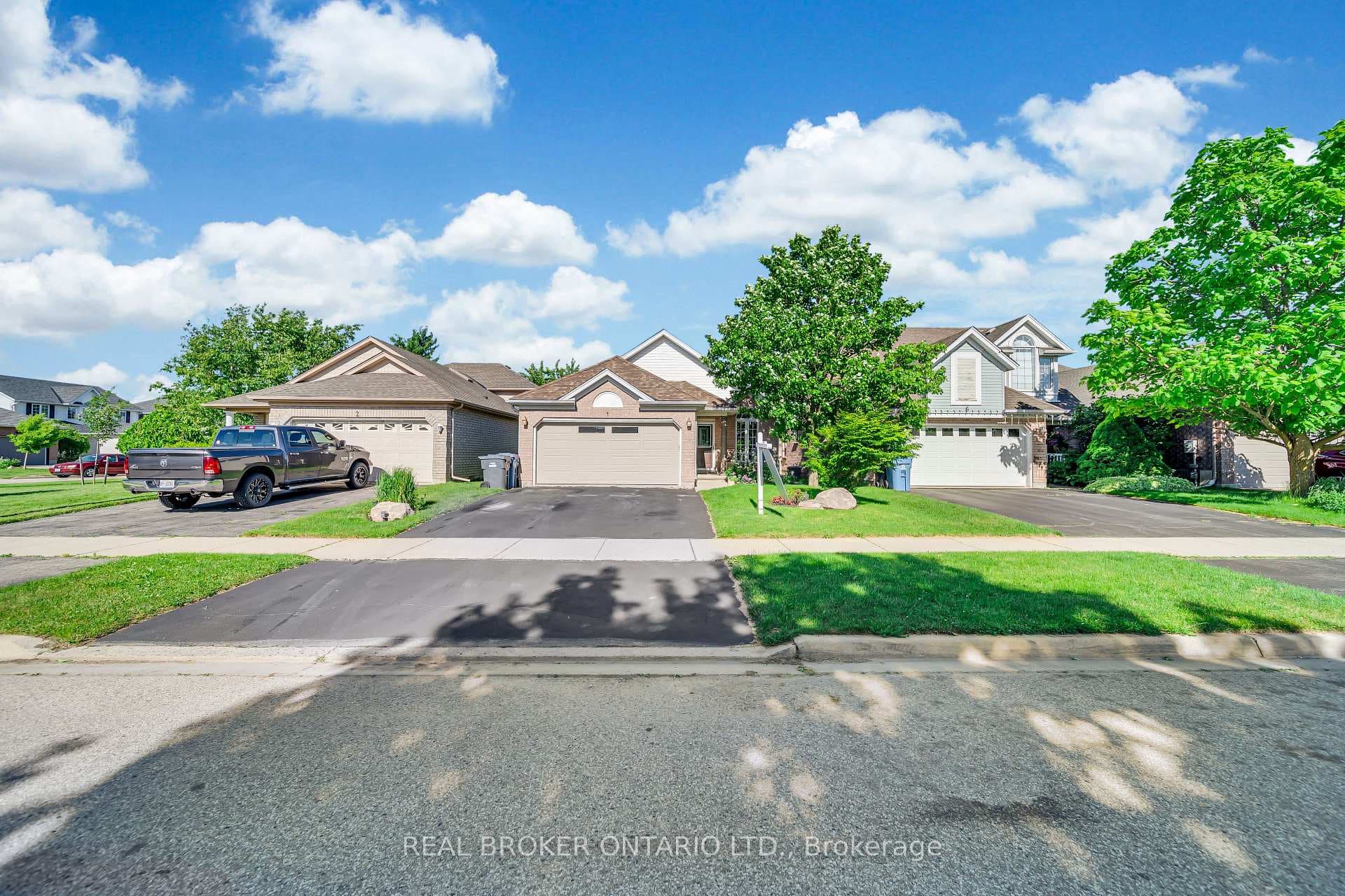 4 Borland Drive photo 3