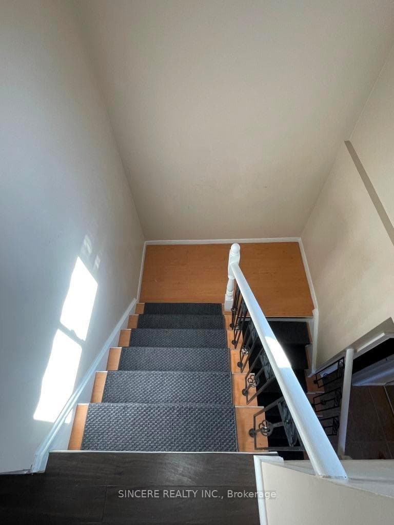 188 Daniels Crescent photo 31