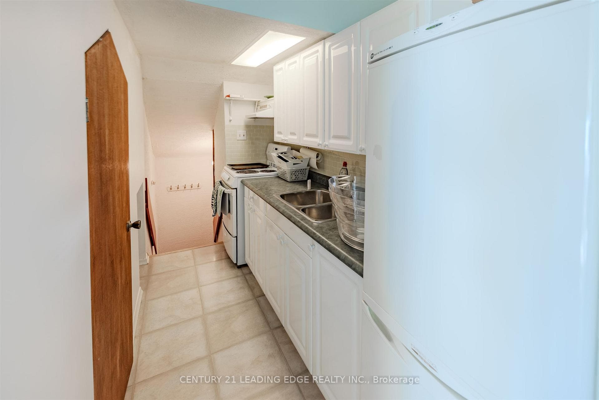 9 Balmy Avenue photo 35