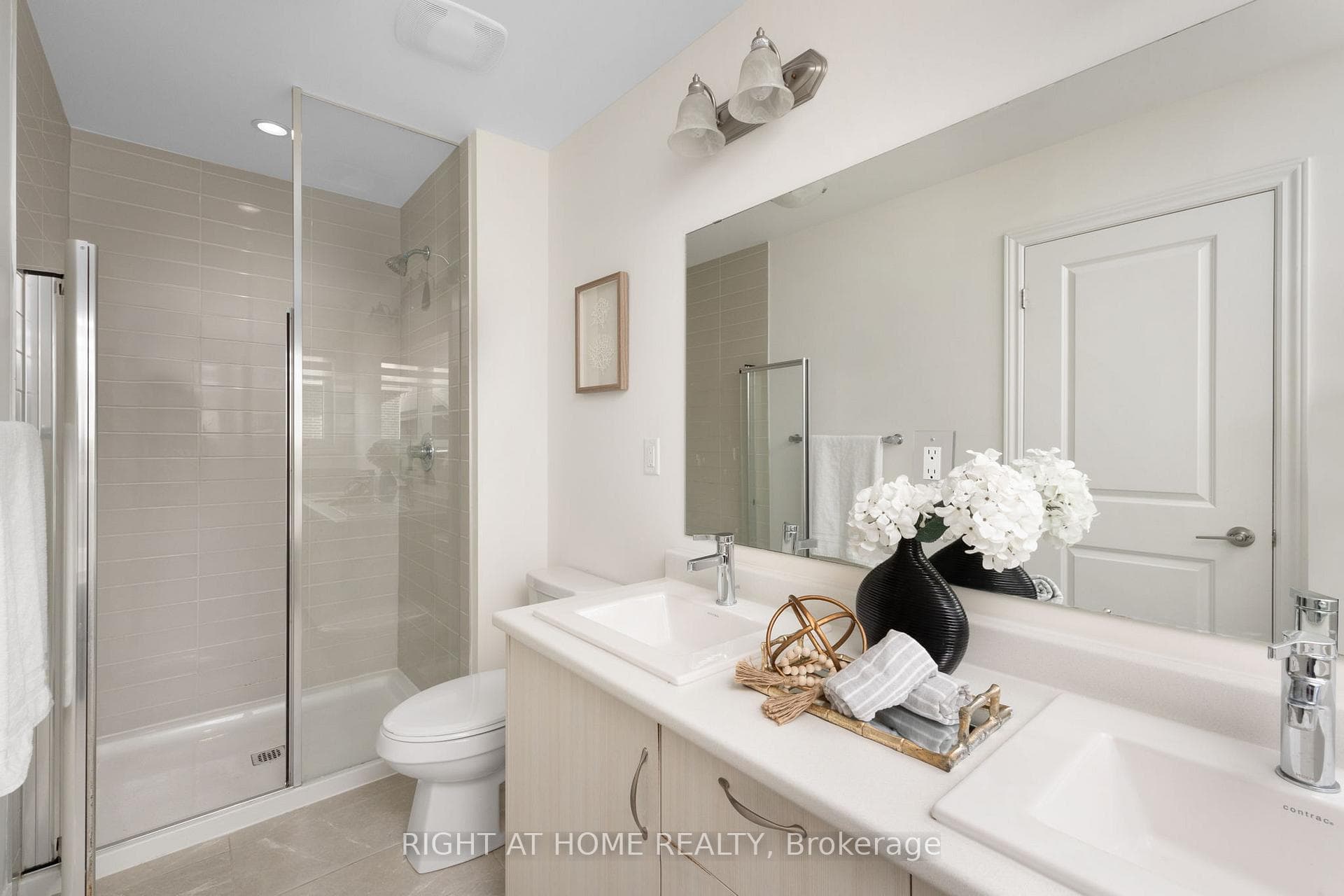 102 Laing Drive photo 27