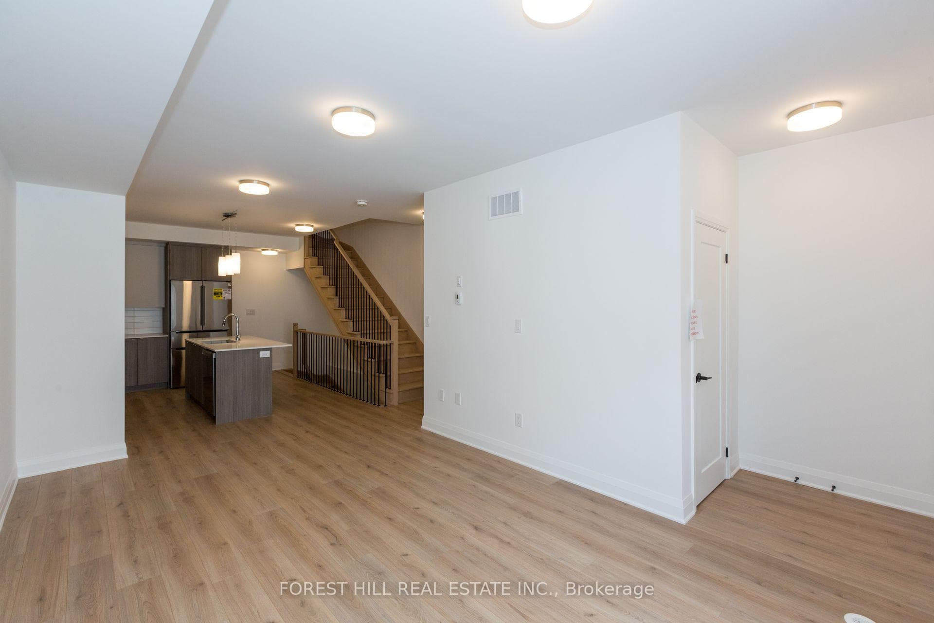 138 Alton Crescent photo 7