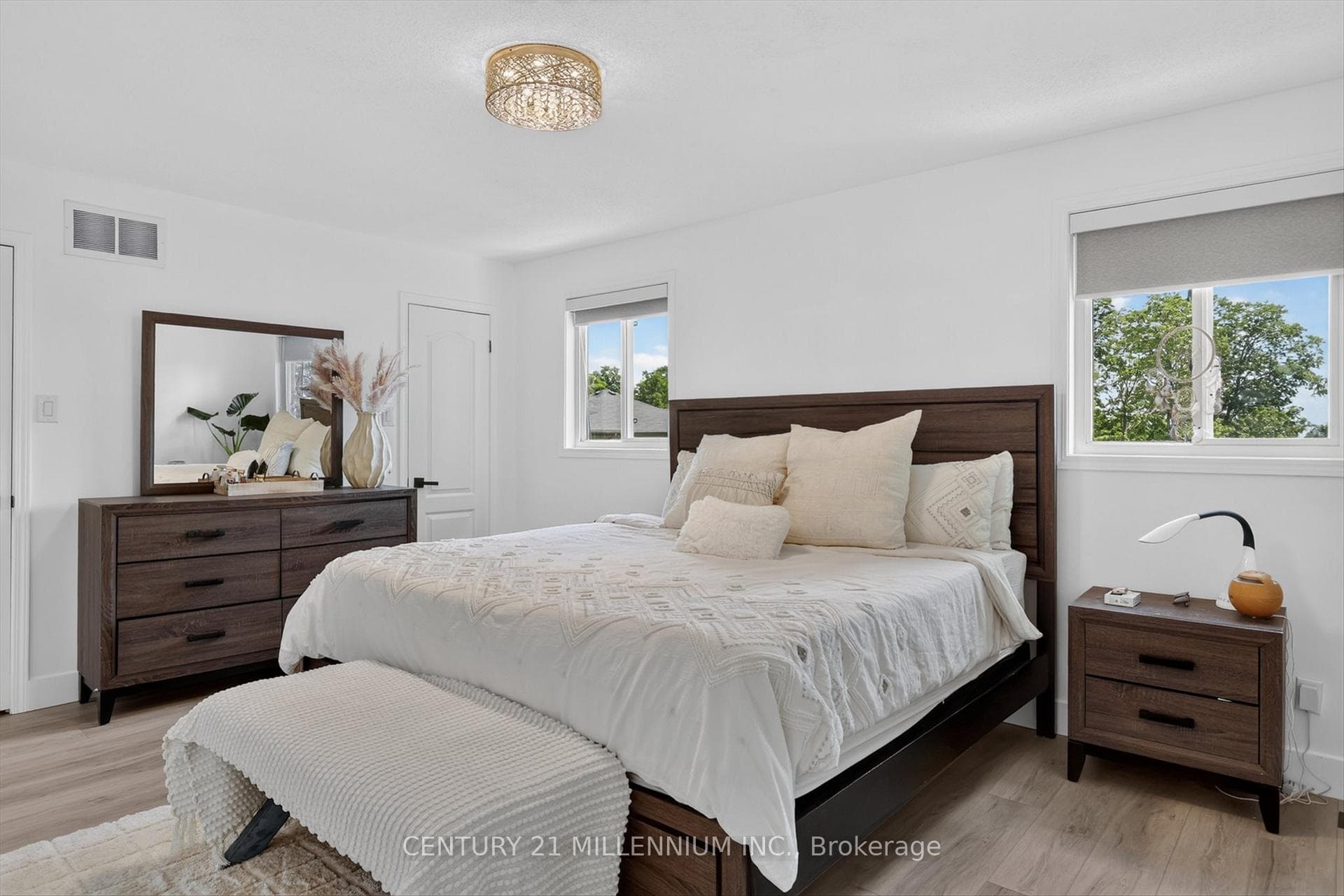 225 Lorne Court photo 16