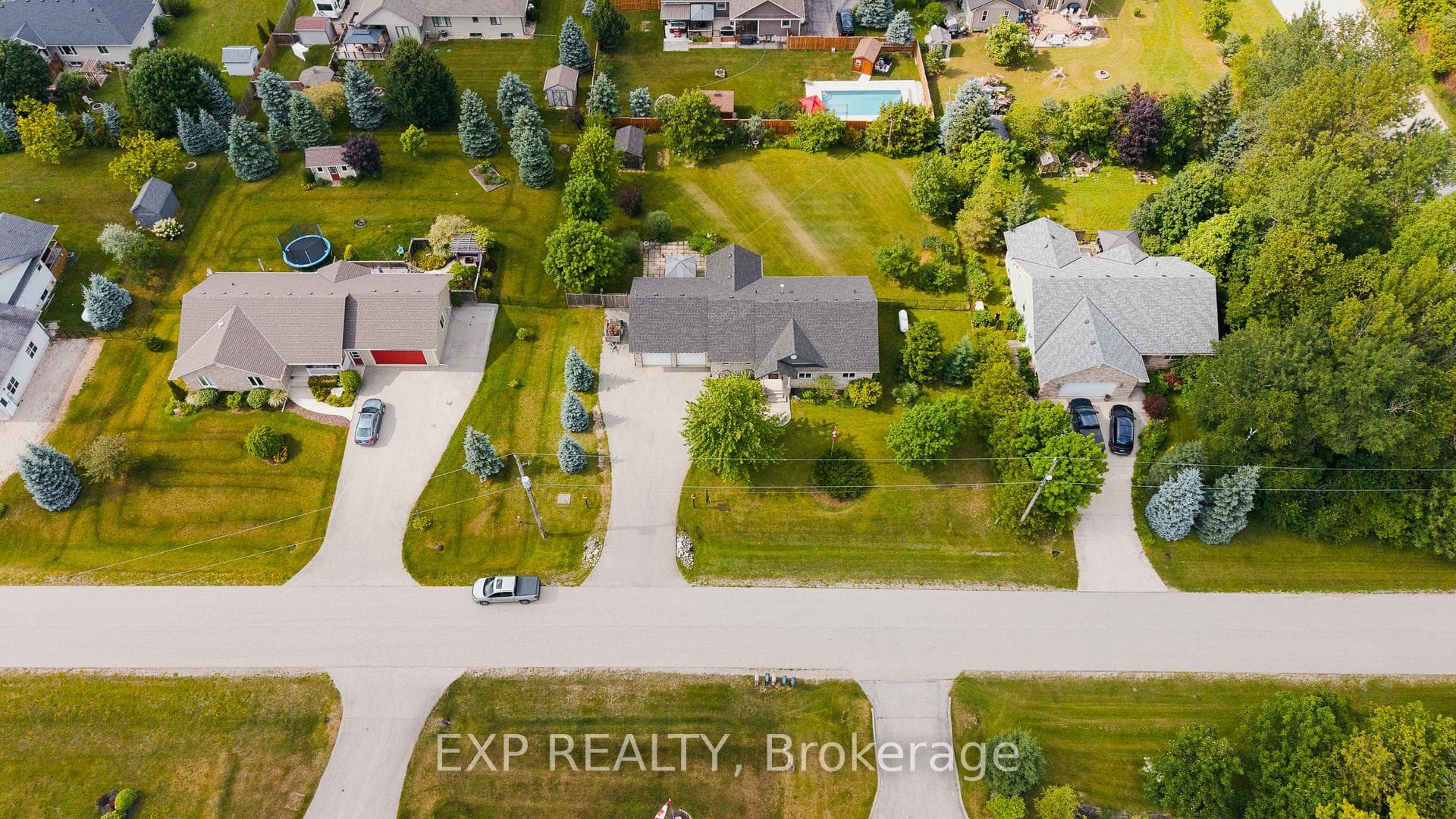14 Regency Drive photo 35