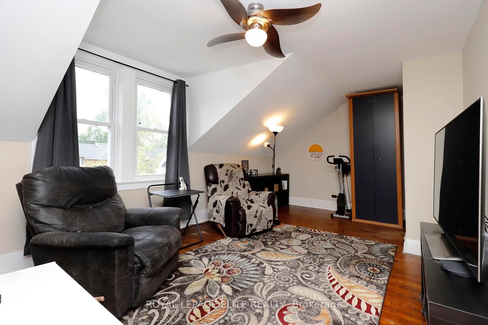 174 Owen Street photo 24