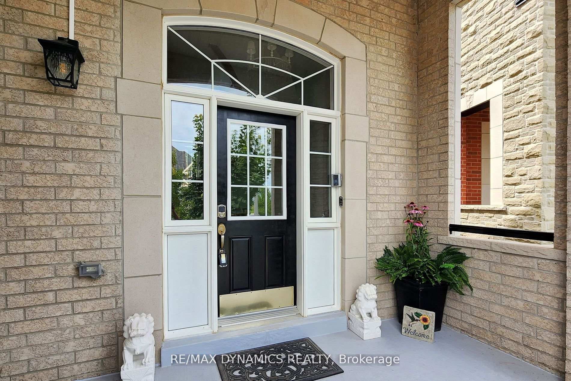8 Aquilina Court photo 3