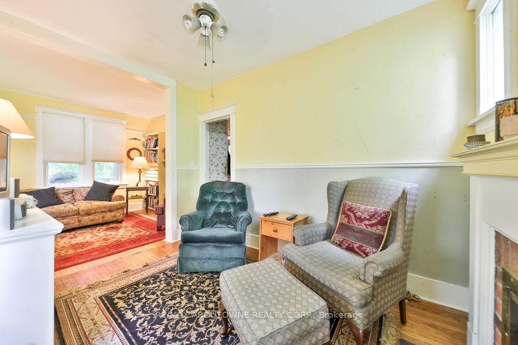 335 Maple Avenue photo 15