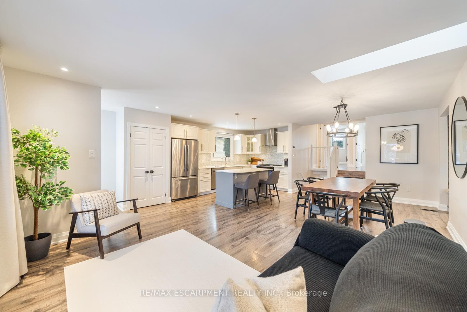 27 Valanna Court photo 7