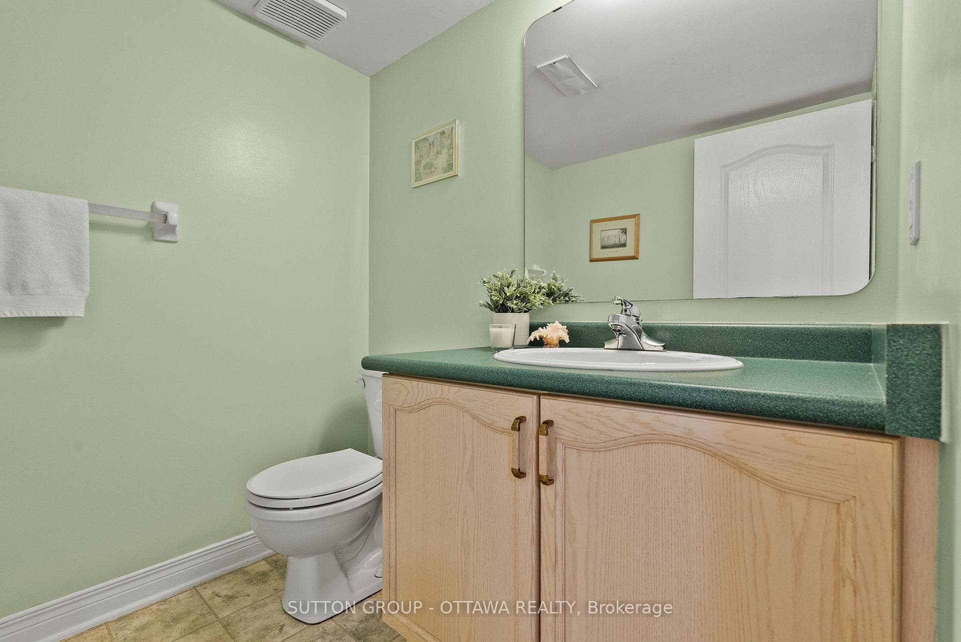 21 Avonmore Crescent photo 40