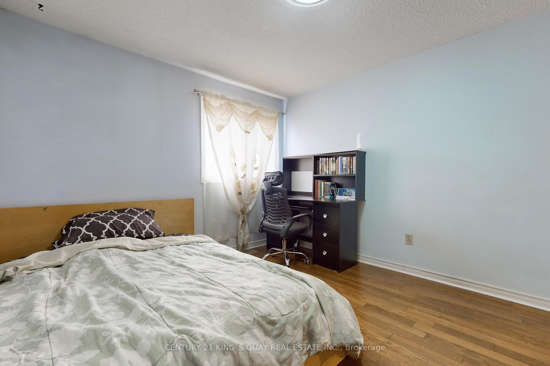 9 Horseshoe Crescent photo 28