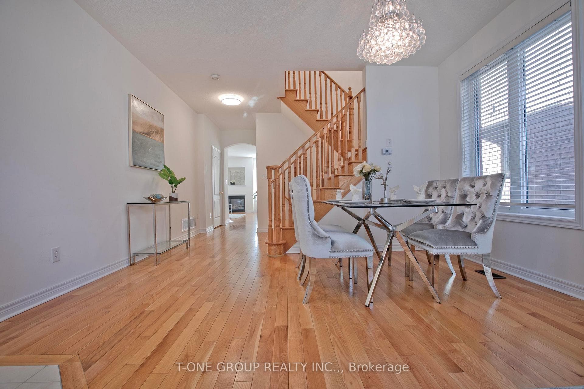 32 Alexander Lawrie Avenue photo 5