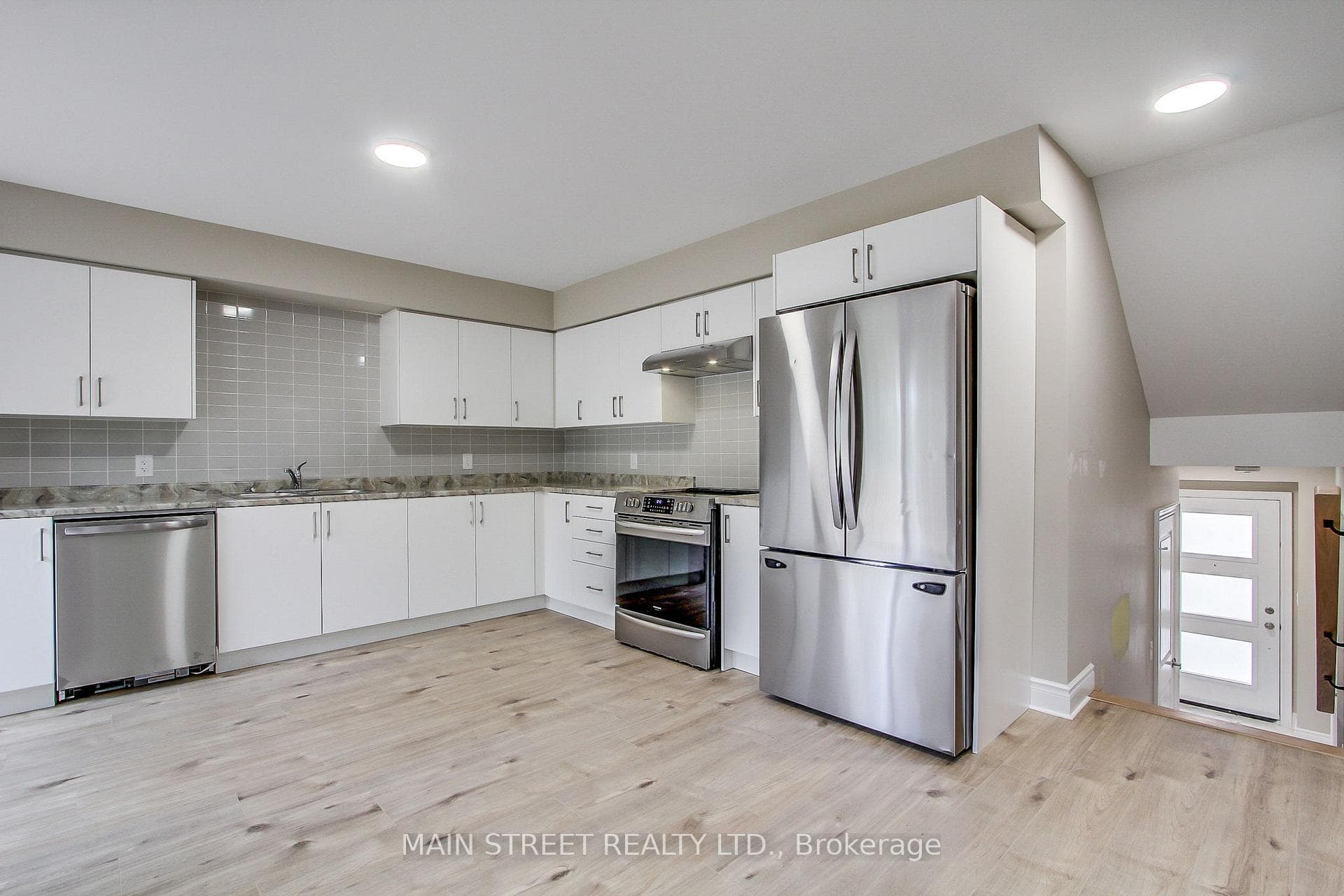 27 Parkside Crescent photo 3