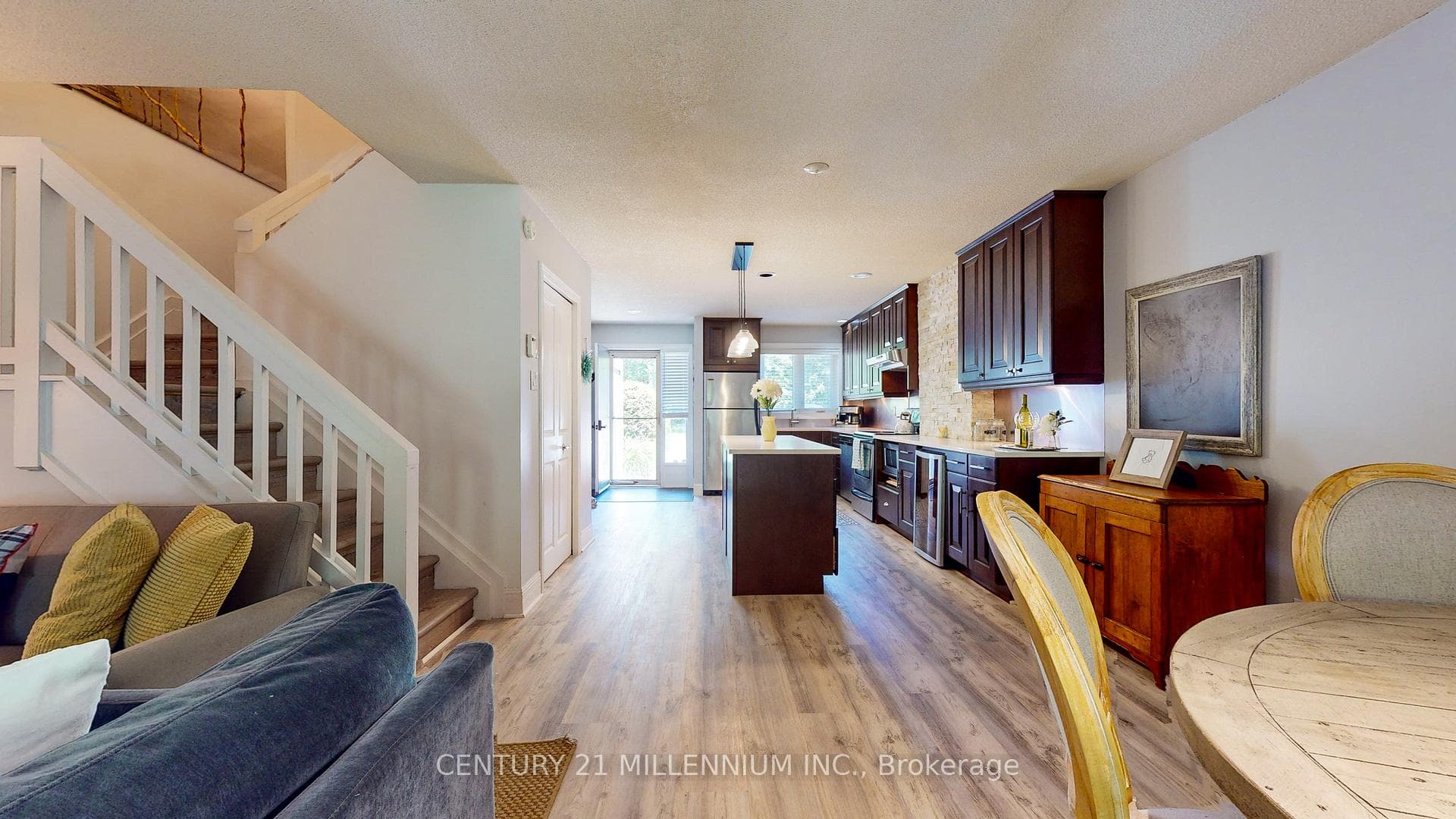 588 Oxbow Crescent photo 18