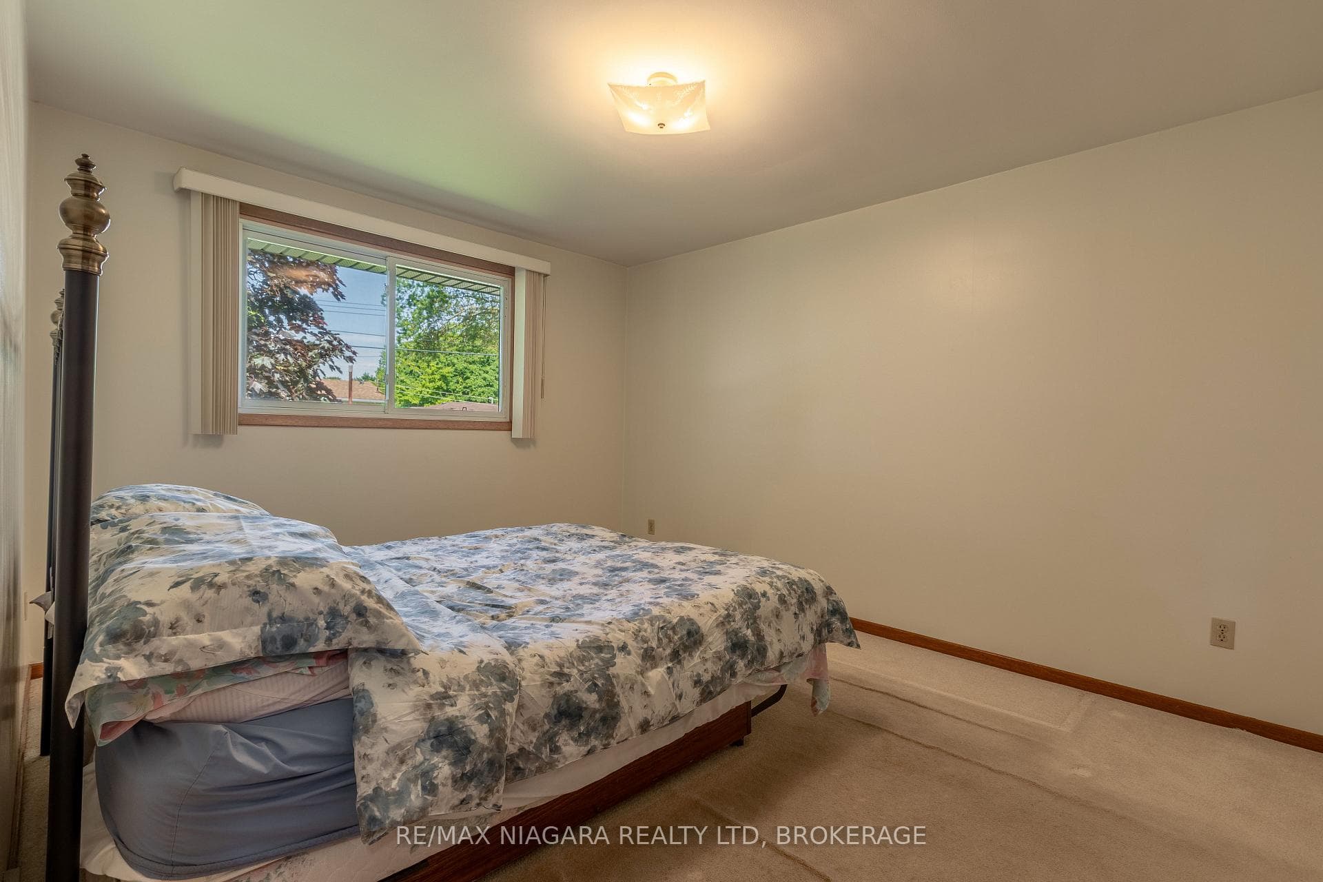 82 Westwood Crescent photo 15