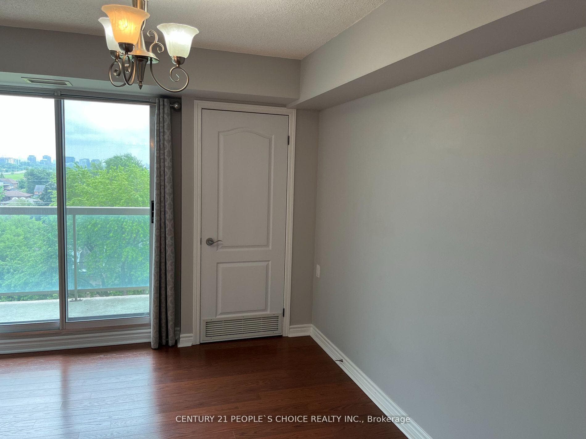 935 Sheppard Avenue Unit 603 photo 9