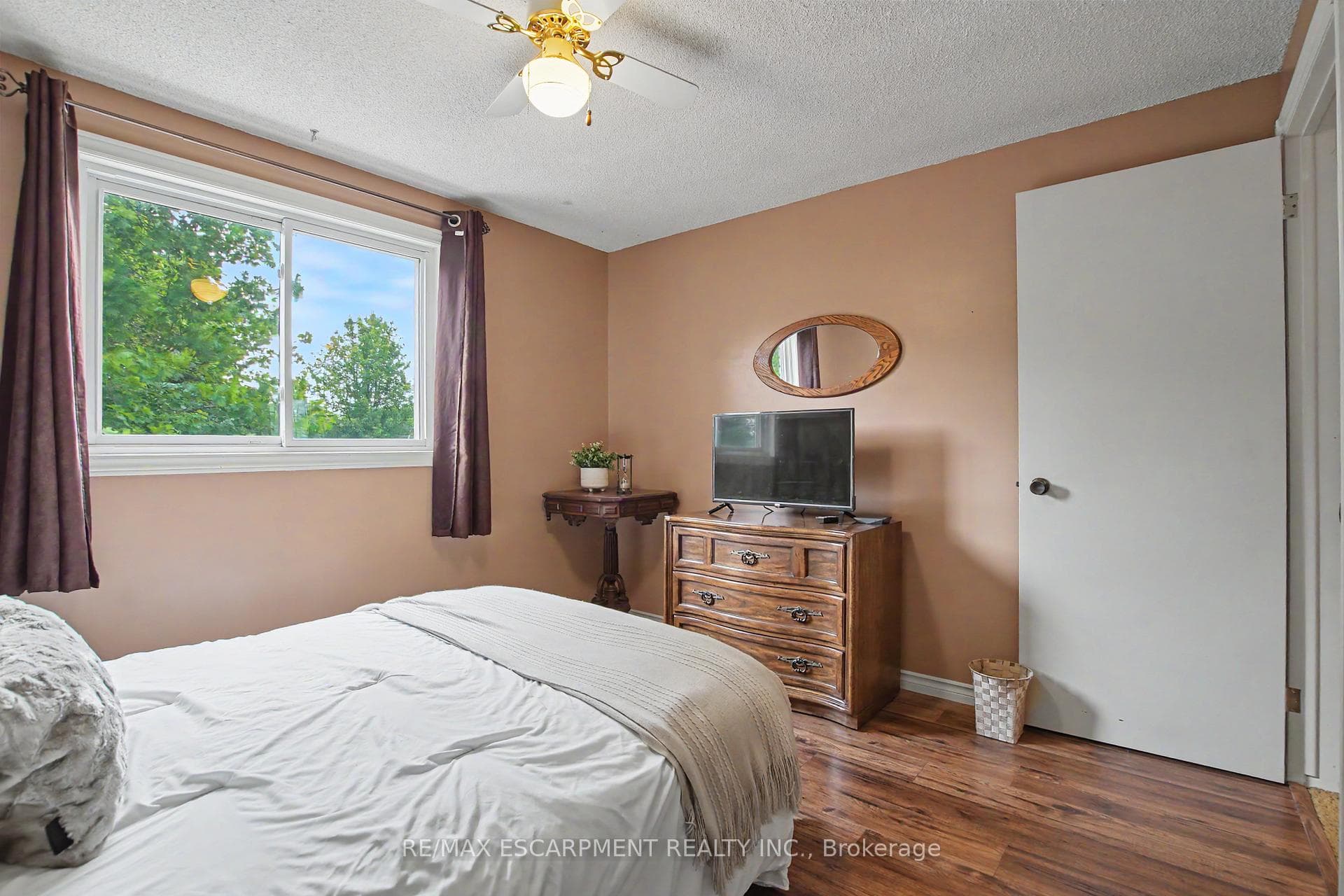 196 Guildwood Drive photo 20