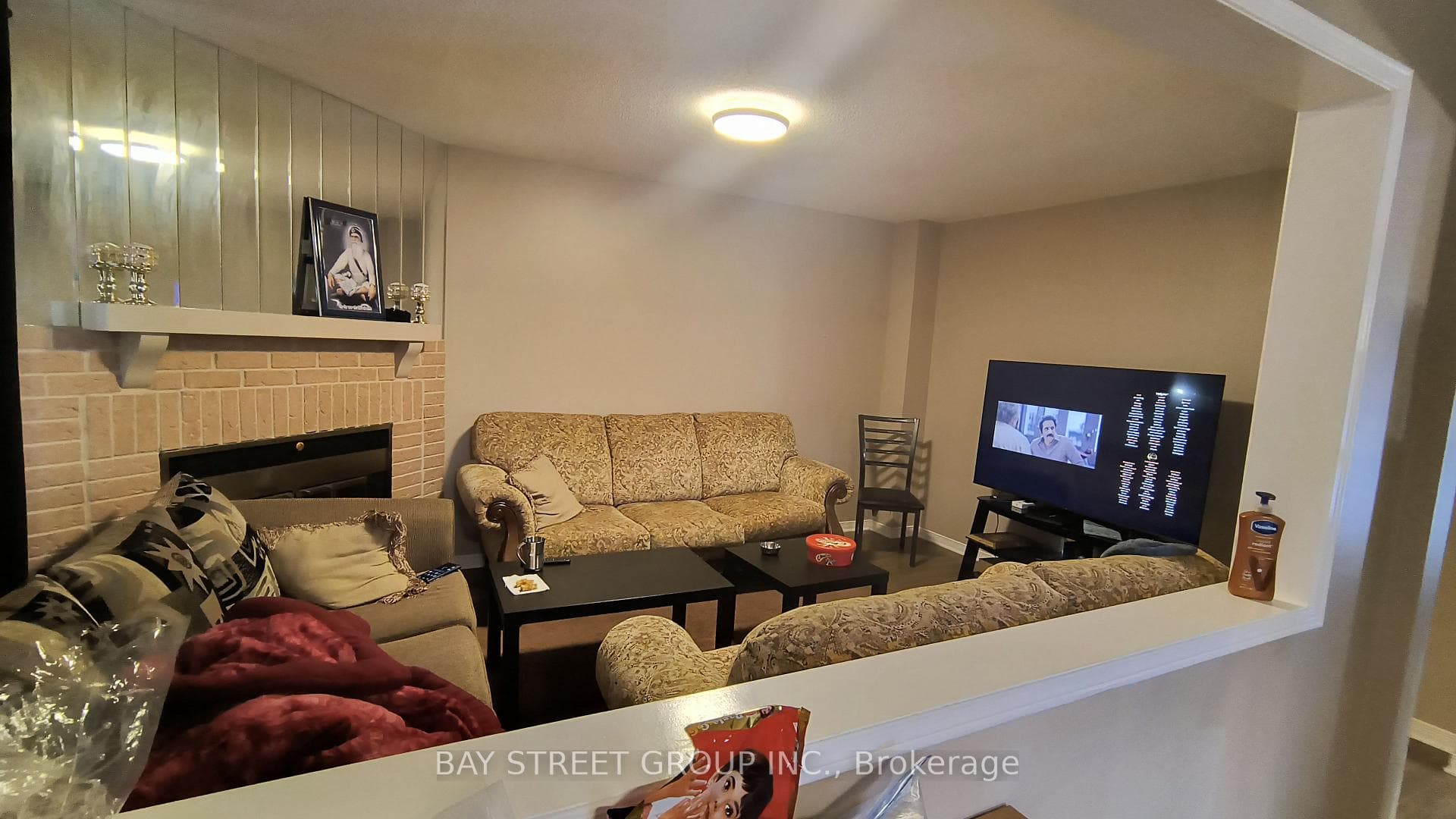 3503 Cherrington Crescent photo 6