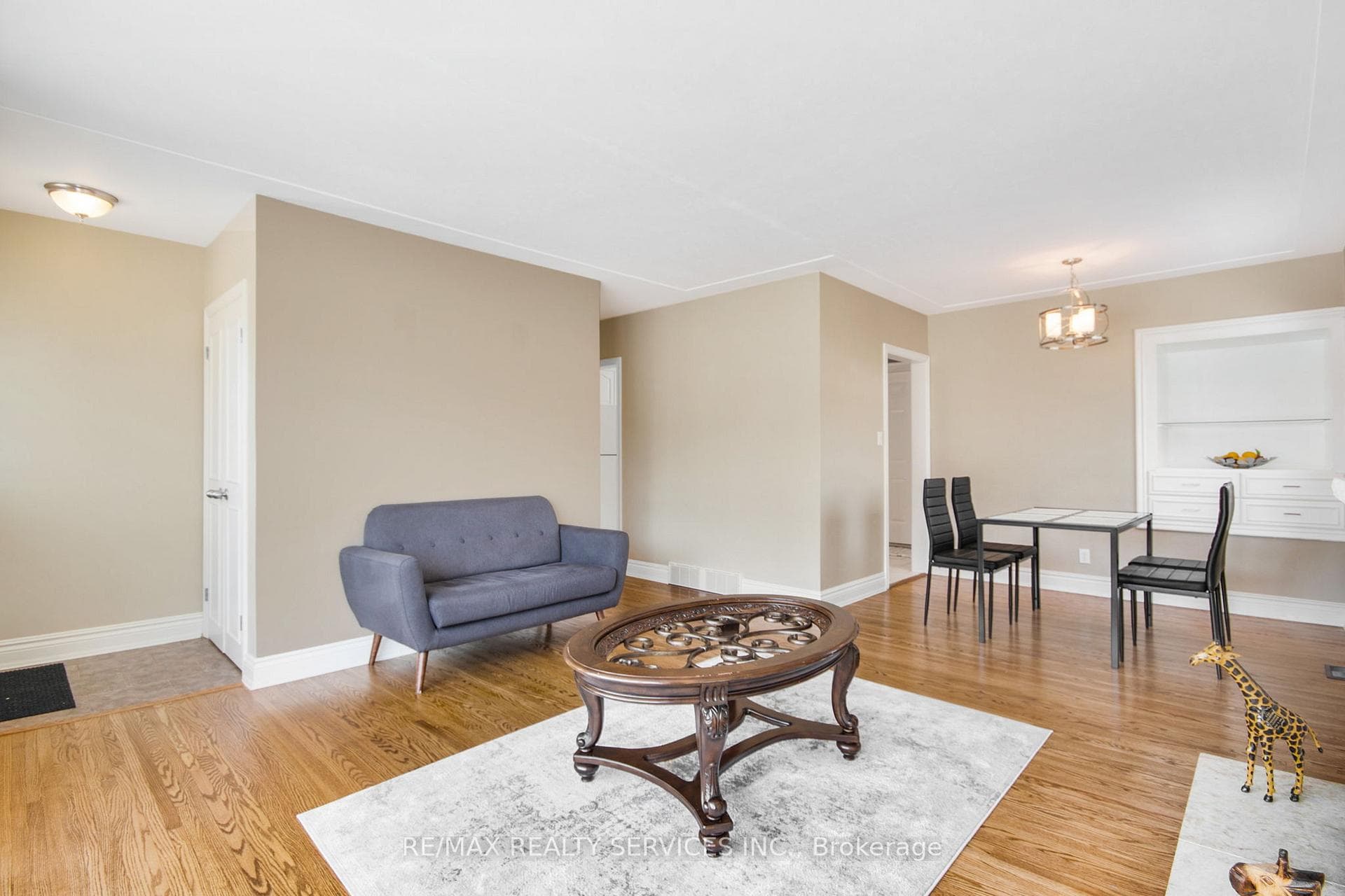 185 BURLINGTON Street photo 5