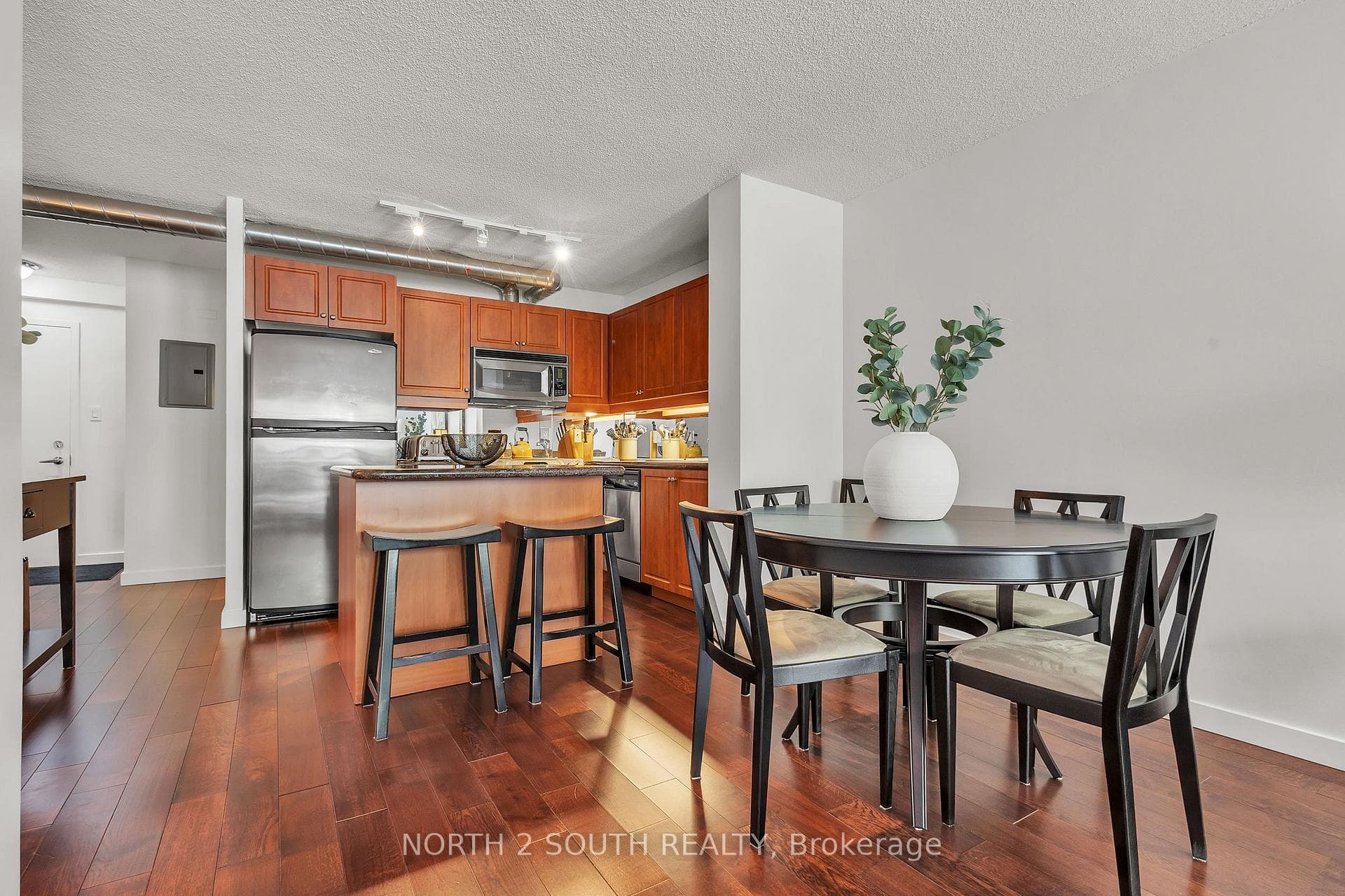 955 Queen Street Unit 202 photo 16