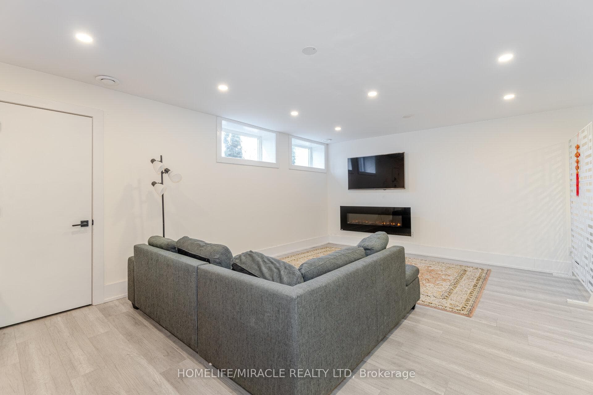 133 Roxborough Road photo 34