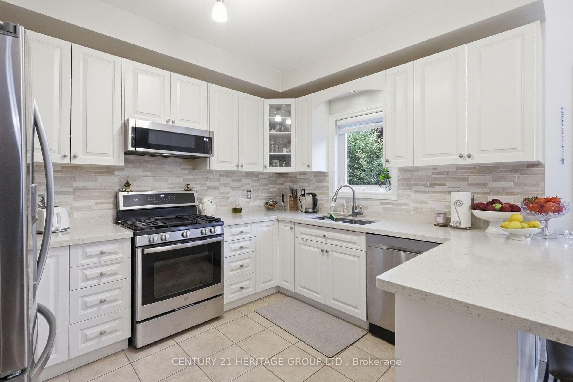 21 Silvercreek Crescent photo 12
