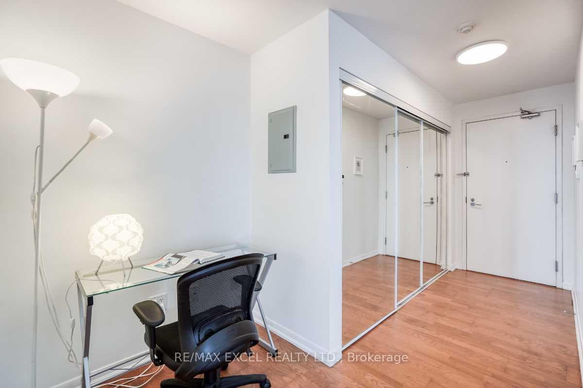 38 Grenville Street Unit 4103 photo 3